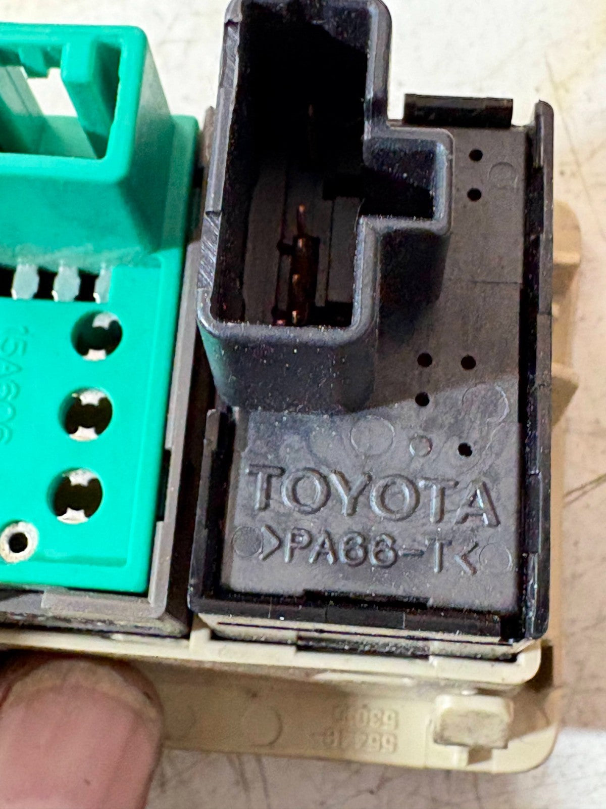 2006-2007 Lexus 15A606 Traction Control Switch