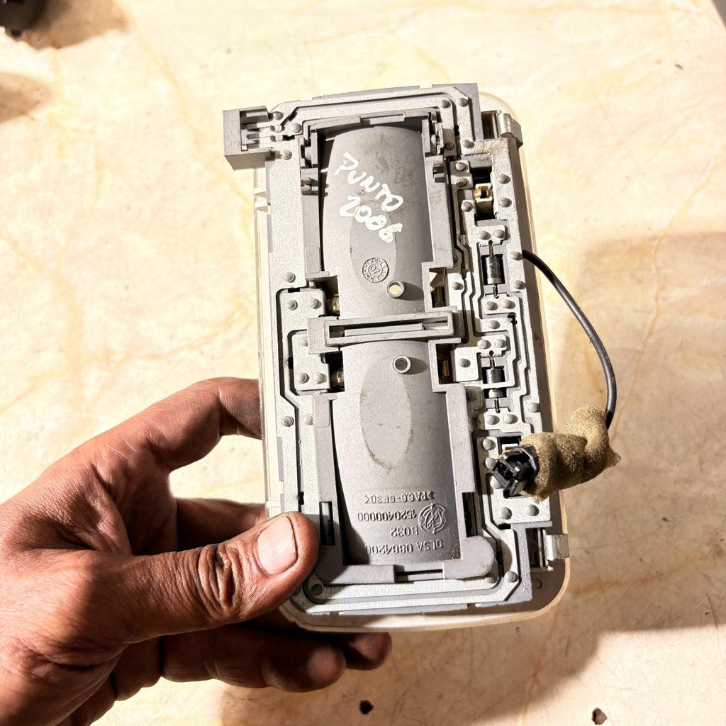 FIAT GRANDE PUNTO INTERIOR ROOF COURTESY LIGHT READING LAMP 1520400000 2005-200