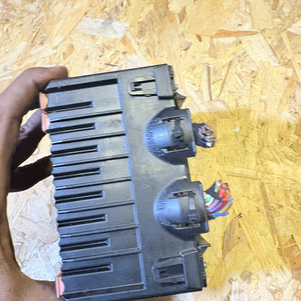 Ford Fiesta 2009 Fuse Box Control Unit 8V5T-14A005-KME
