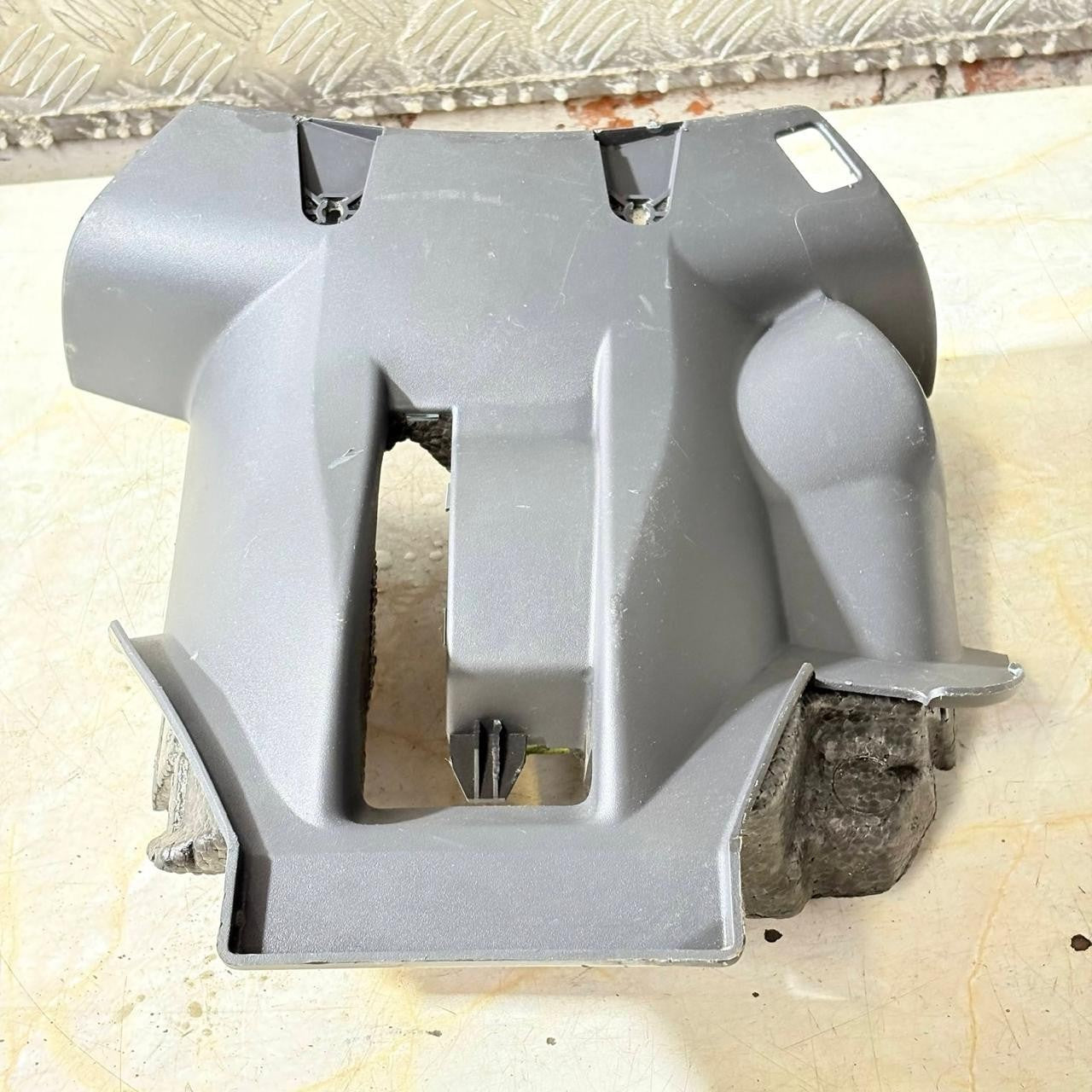 Renault Clio Mk3 2001 Steering Column Cover Cowl LowerSection 8200408030