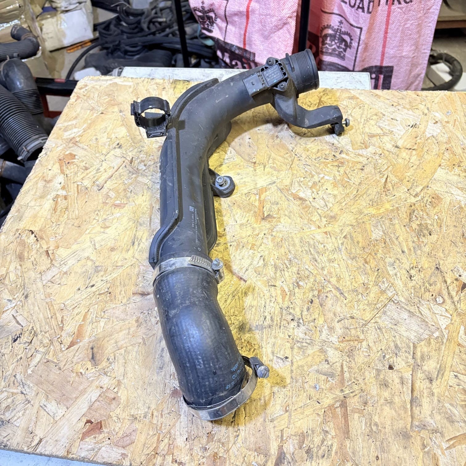 SKODA YETI 2013 2.0 TDI AIR INTAKE PIPE HOSE 0281002977