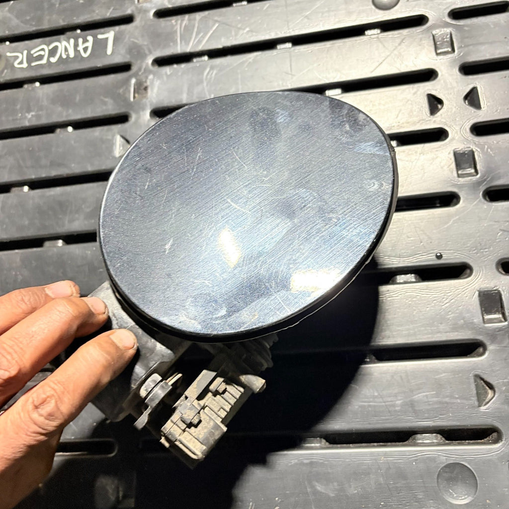 RANGE ROVER 2011 FUEL FLAP GREY BJ32-27936-A/B