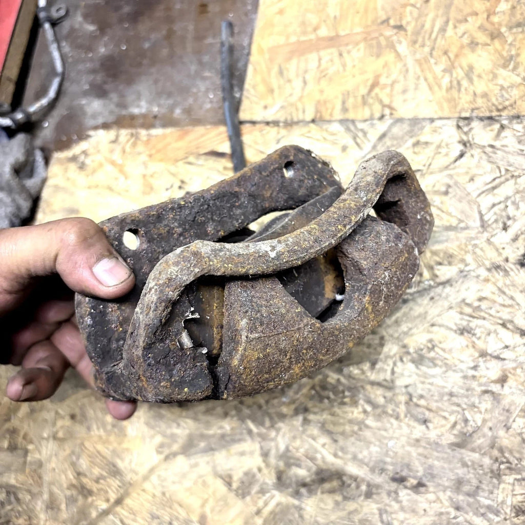 Nissan Note E11, NE11 Driver Side Brake Caliper 14390260