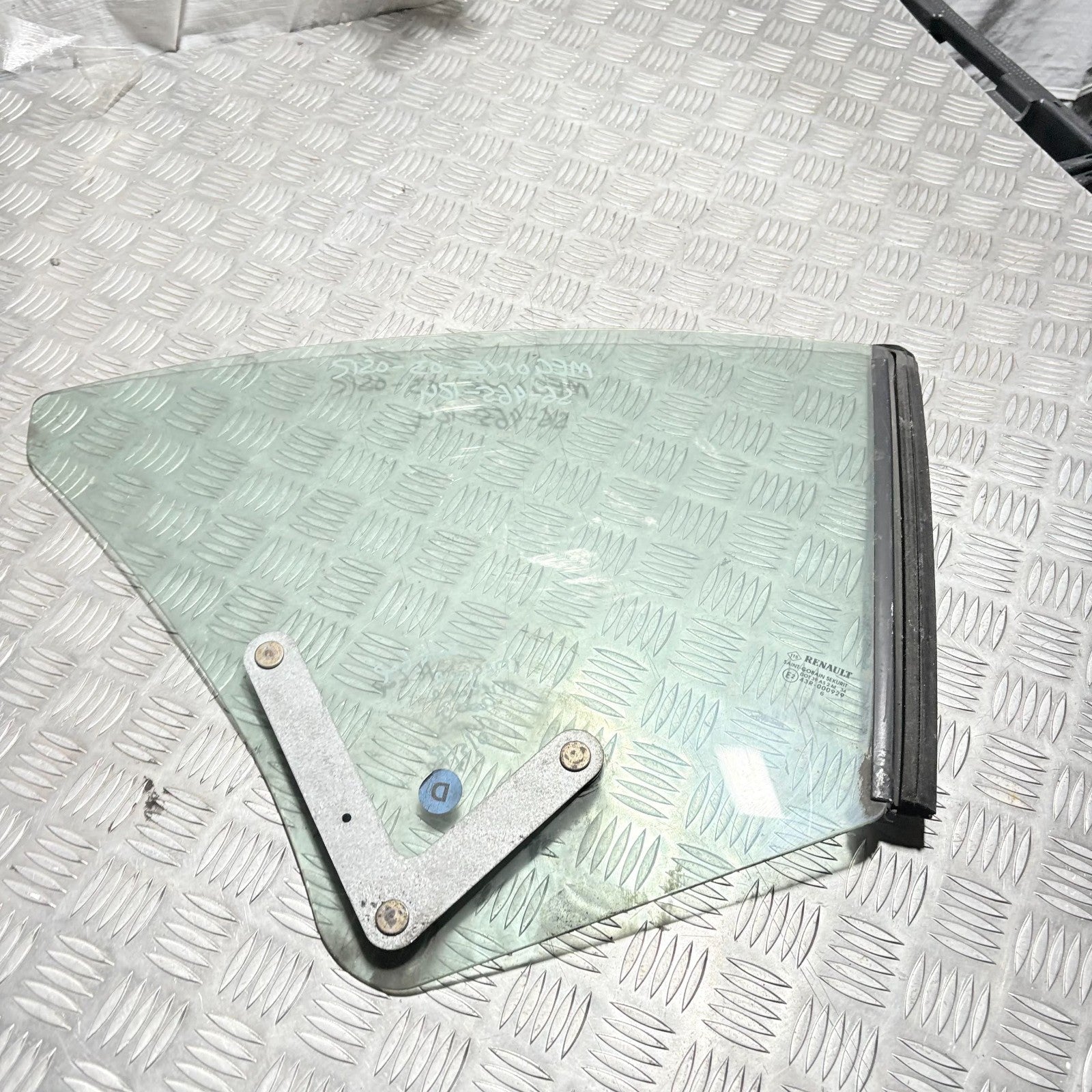 Renault Megane CONVERTIBLE Mk2 03-09 5 Door Rear Right OSR Door Window Glass