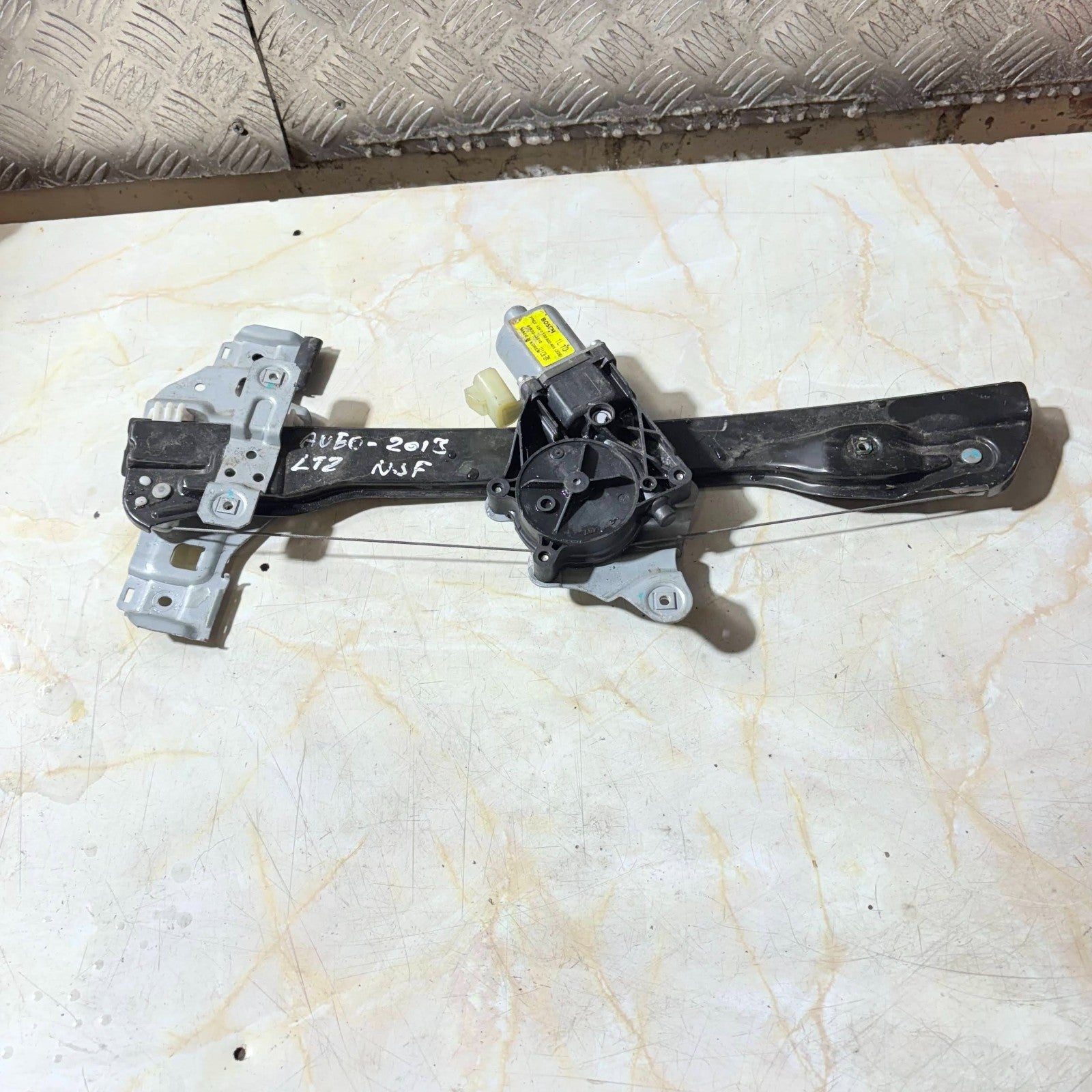2013 CHEVROLET AVEO PASSENGER FRONT LEFT SIDE WINDOW MOTOR REGULATOR