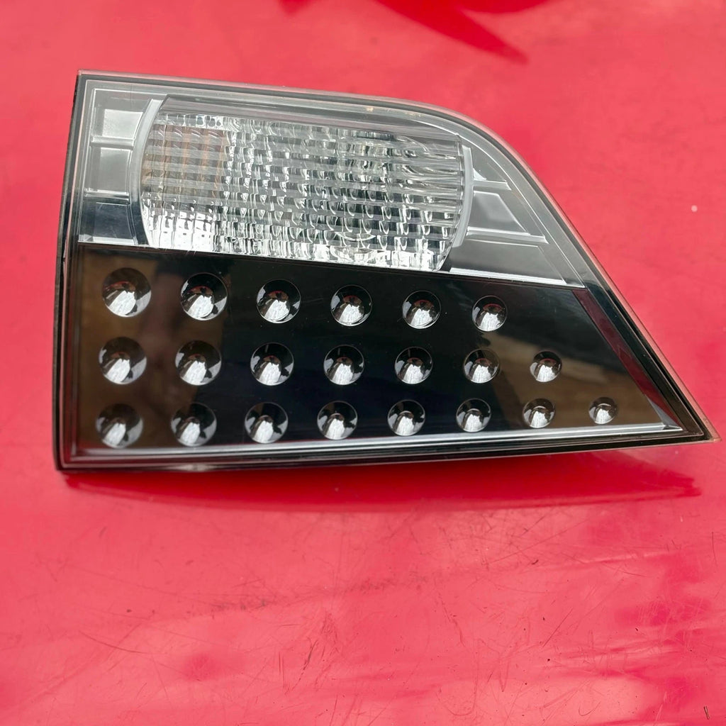 Tailgate Inner Lamp Rear Right for a Mitsubishi Outlander 2008 - CW5W