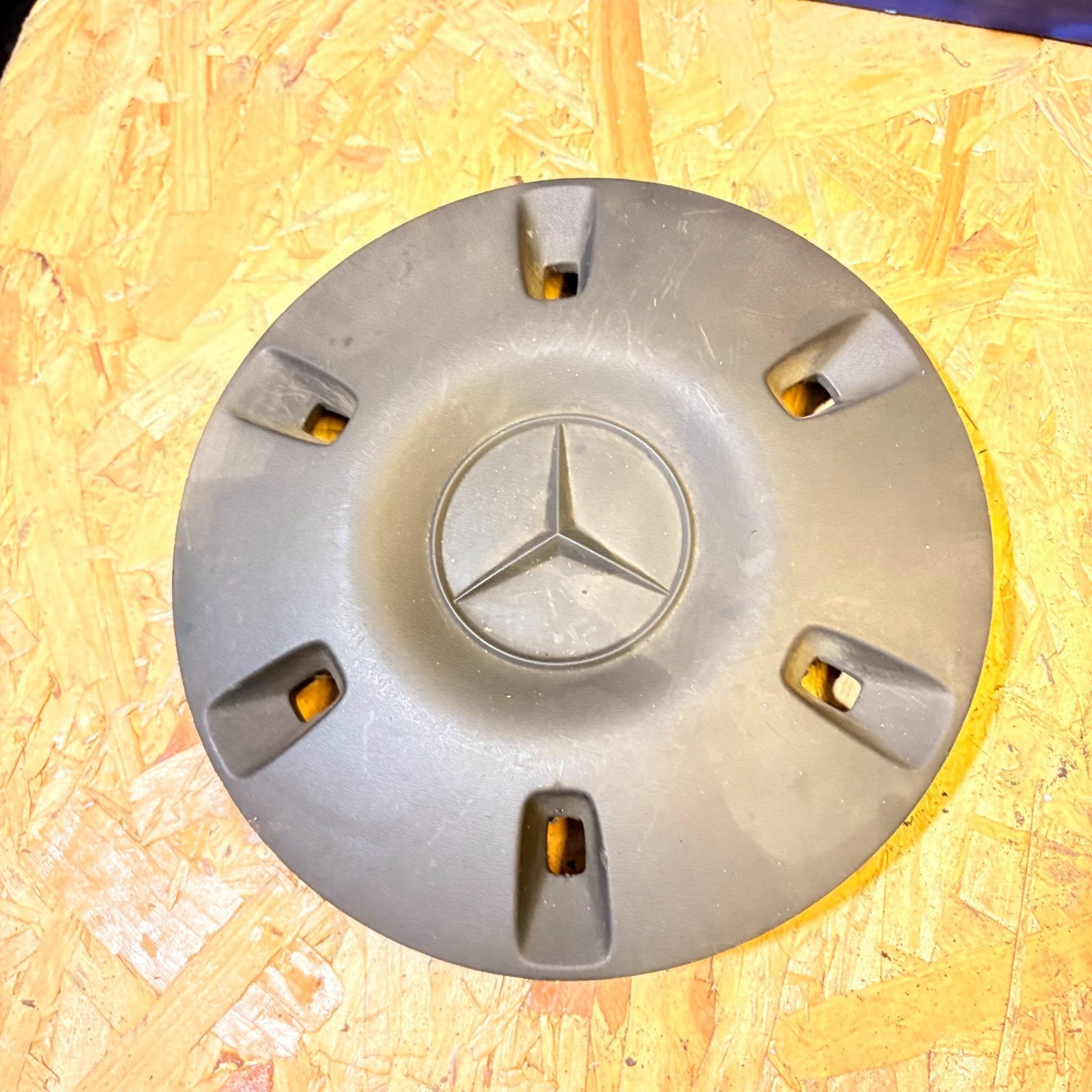 Mercedes Sprinter Centre Wheel Trim Hub Cap Cover A9064010025