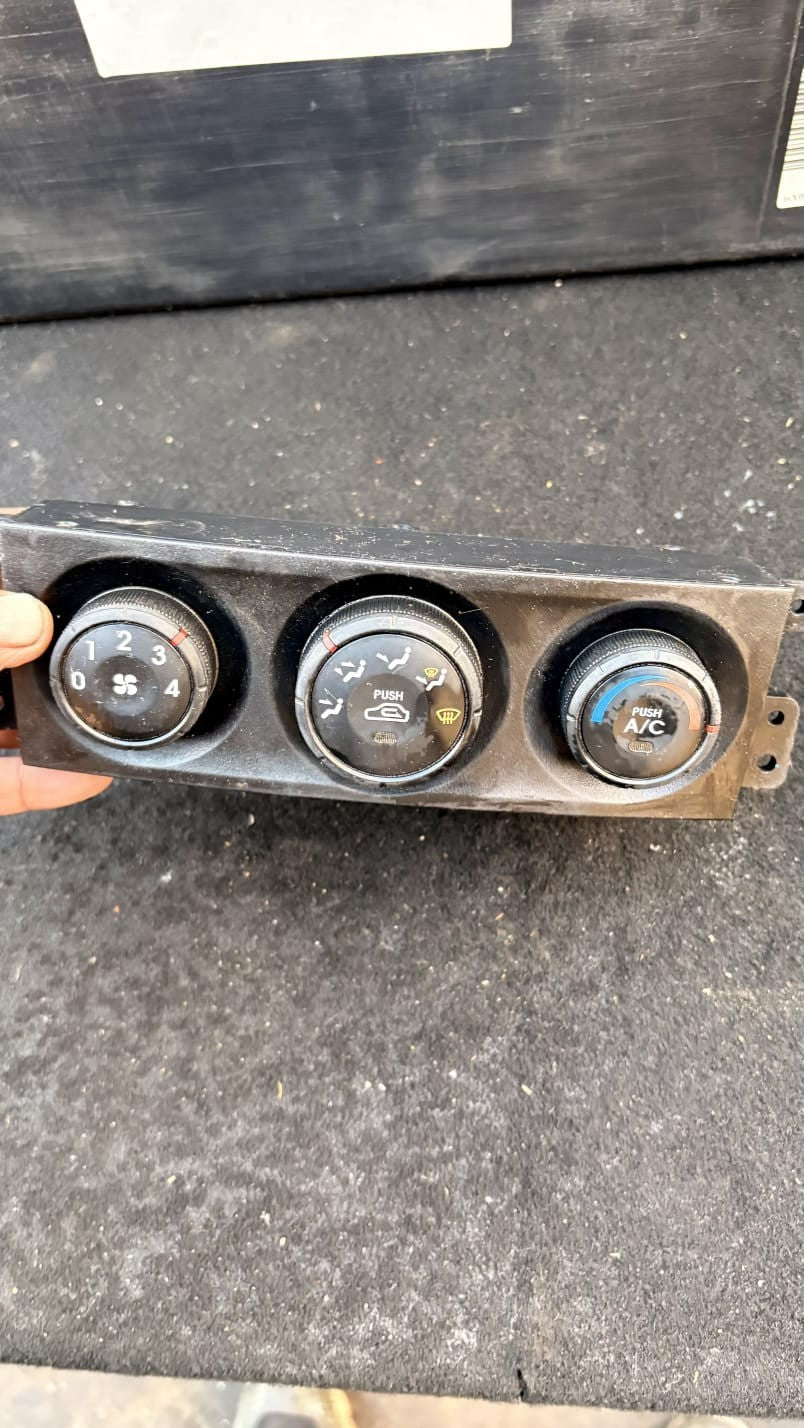 Kia Sorento Mk1 JC 2002-2006 Manual Heater AC Climate Panel 97250-3E500 RHD