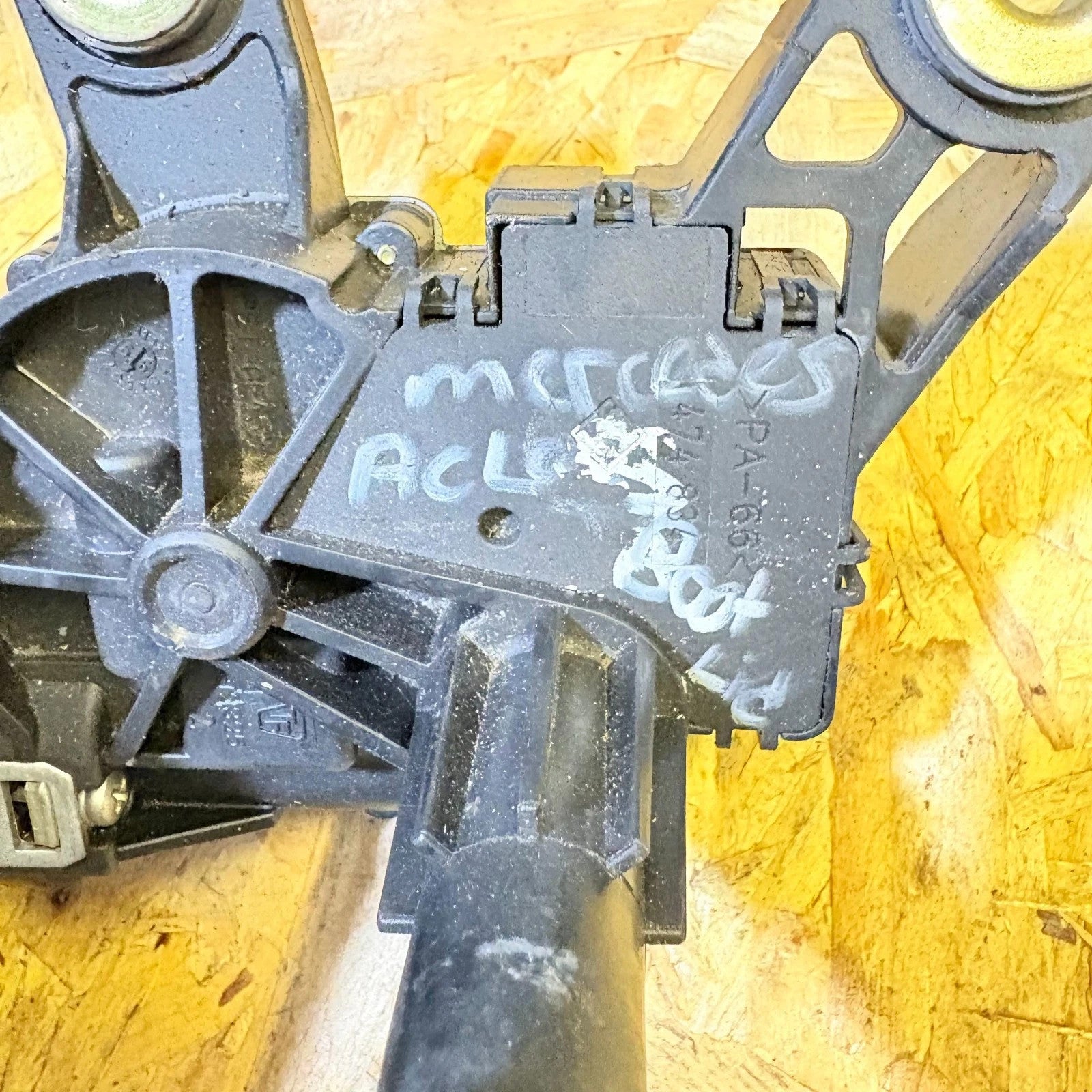 Mercedes A-Class W168 Rear Wiper Motor 1688200442 A1688200442 404292 1997-2004
