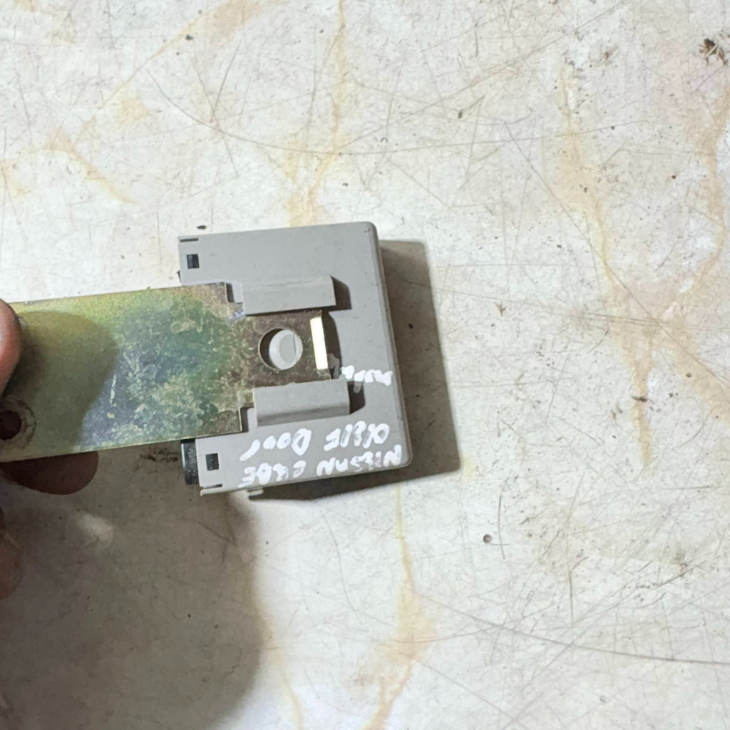 Nissan Cube 2009-2011 Drivers Right Side Front Door Module