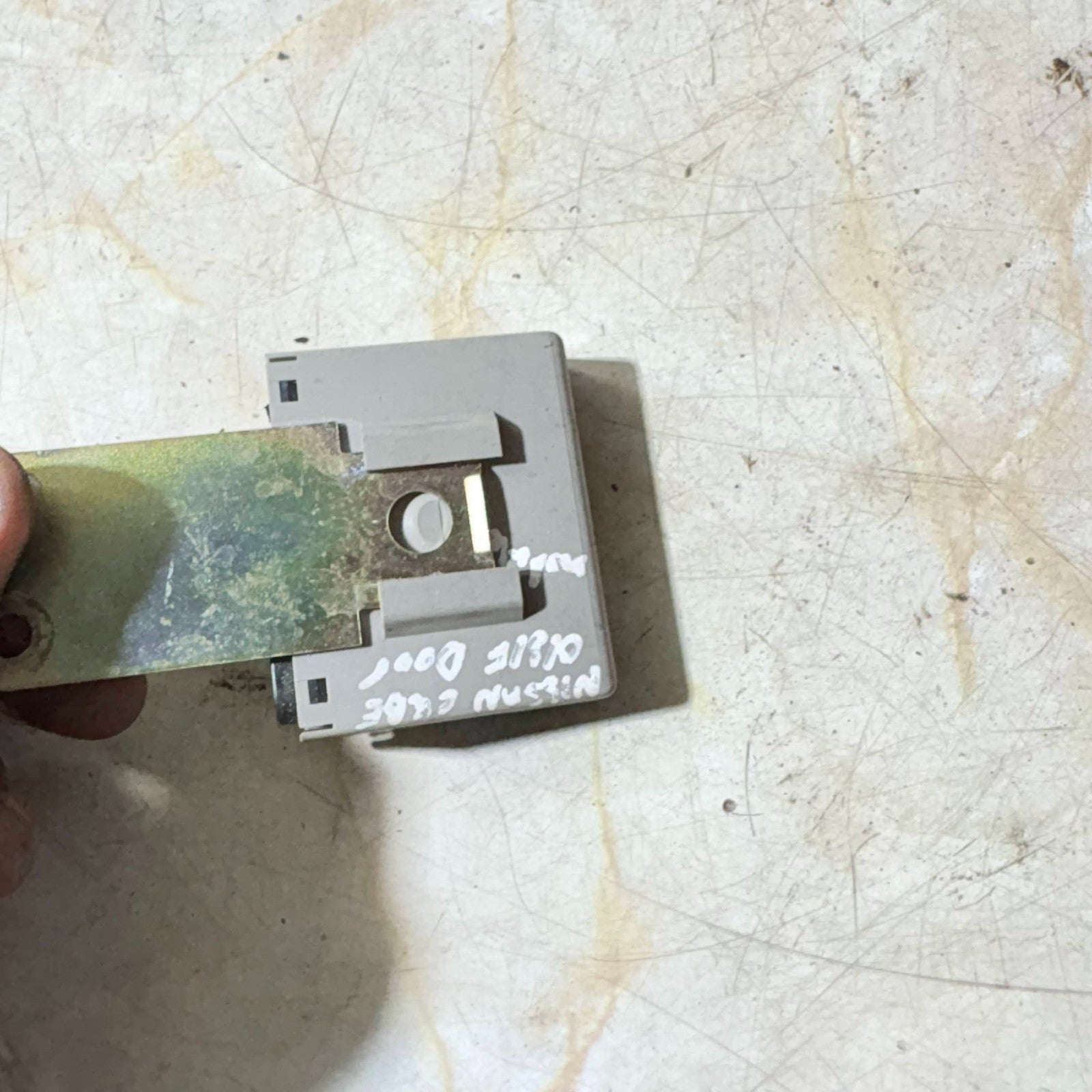 Nissan Cube 2009-2011 Drivers Right Side Front Door Module
