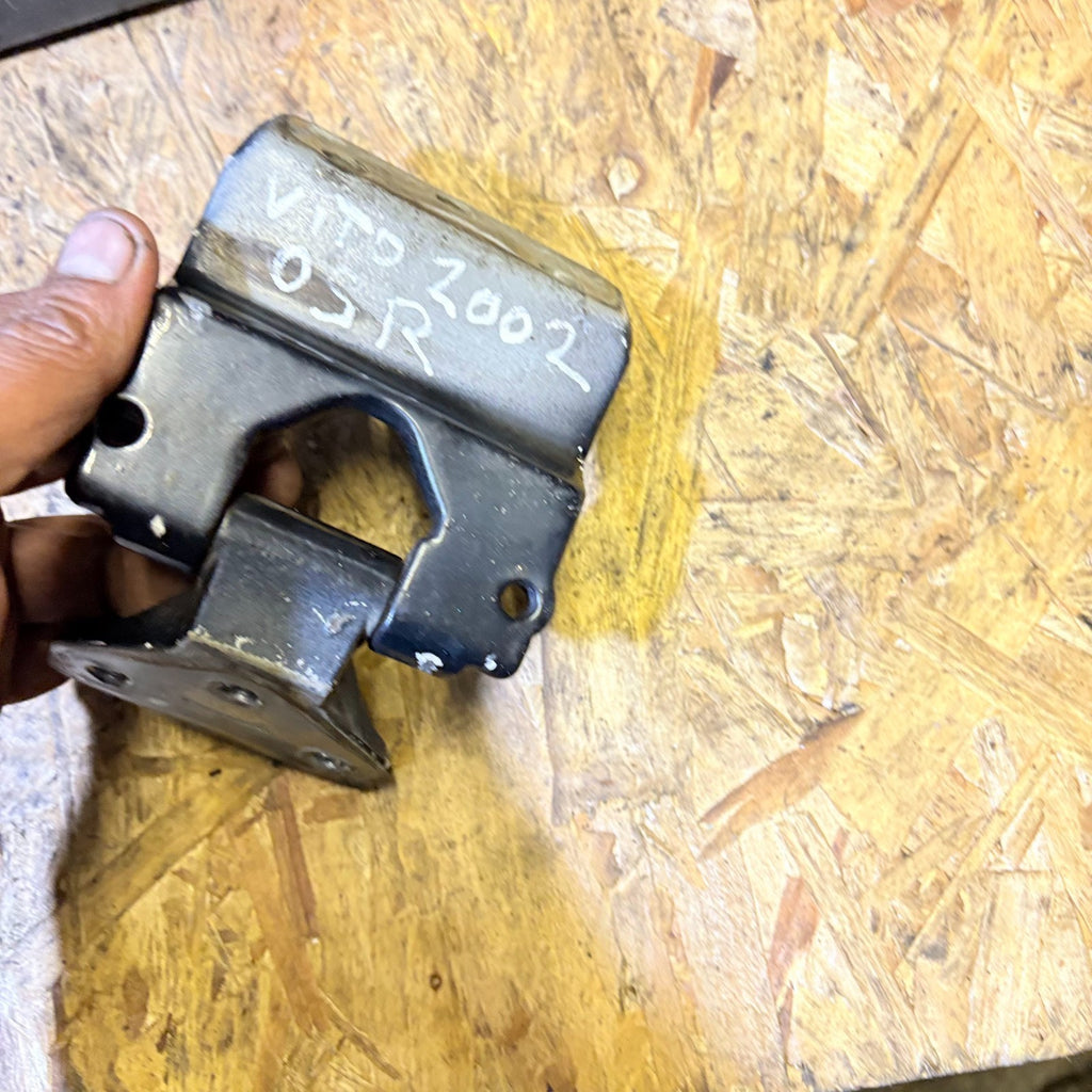 MERCEDES BENZ W447 VITO 2002 REAR RIGHT SIDE DOOR HINGE BOTTOM