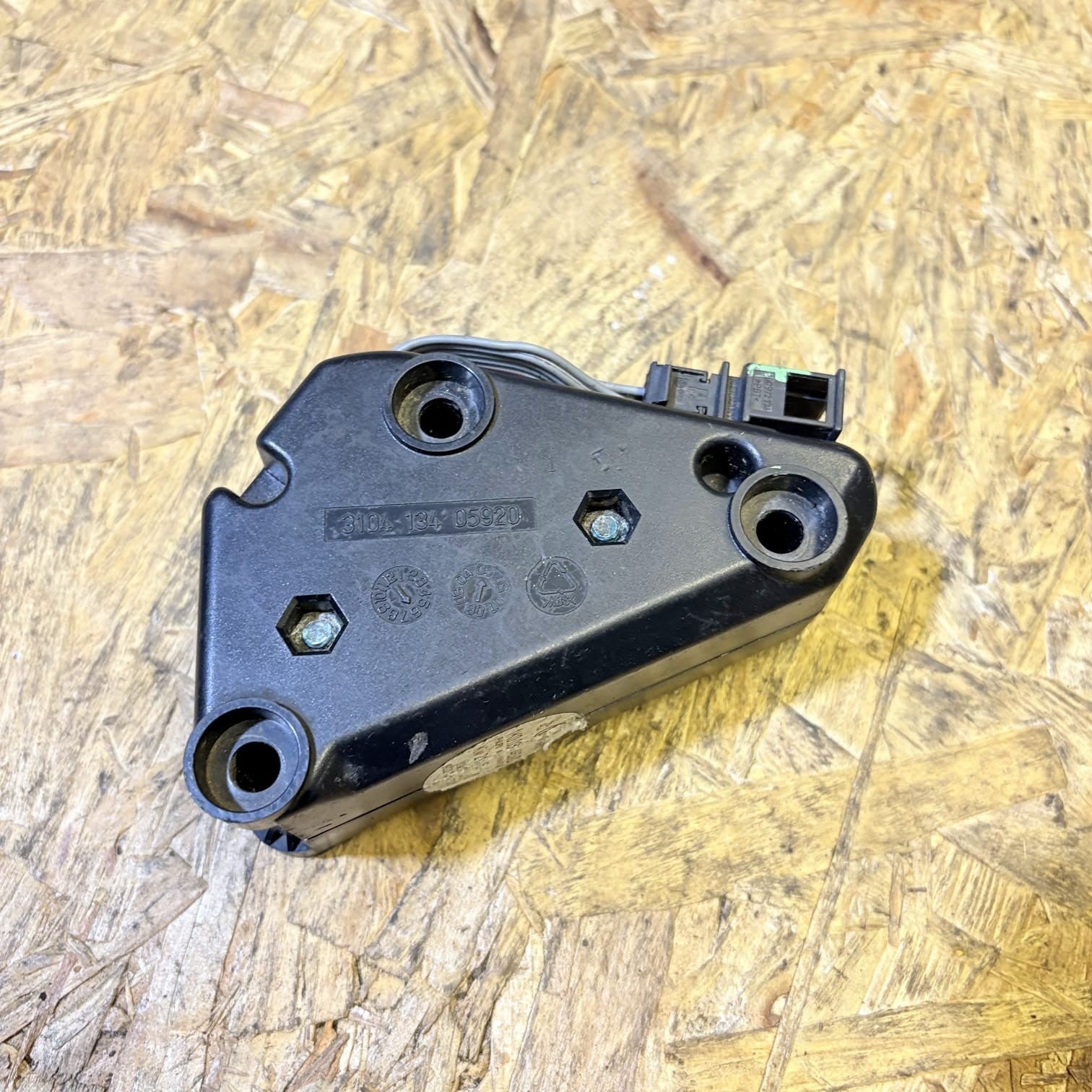 VW GOLF MK5 PASSENGER FRONT DOOR SPEAKER MODULE 1K0035463D NSF