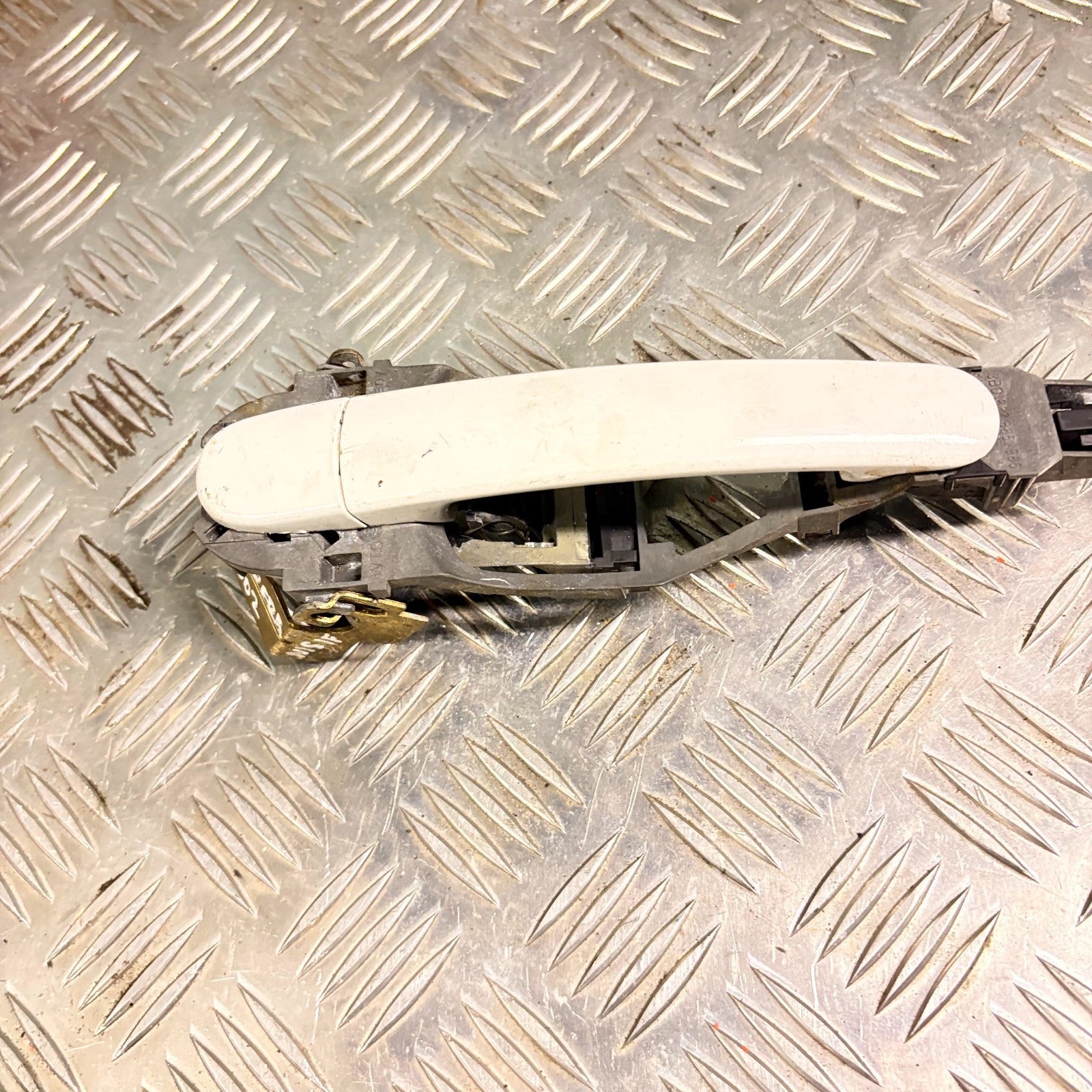 SKODA SUPERB 2002 EXTERIOR DOOR HANDLE FRONT LEFT PASSENGER SIDE