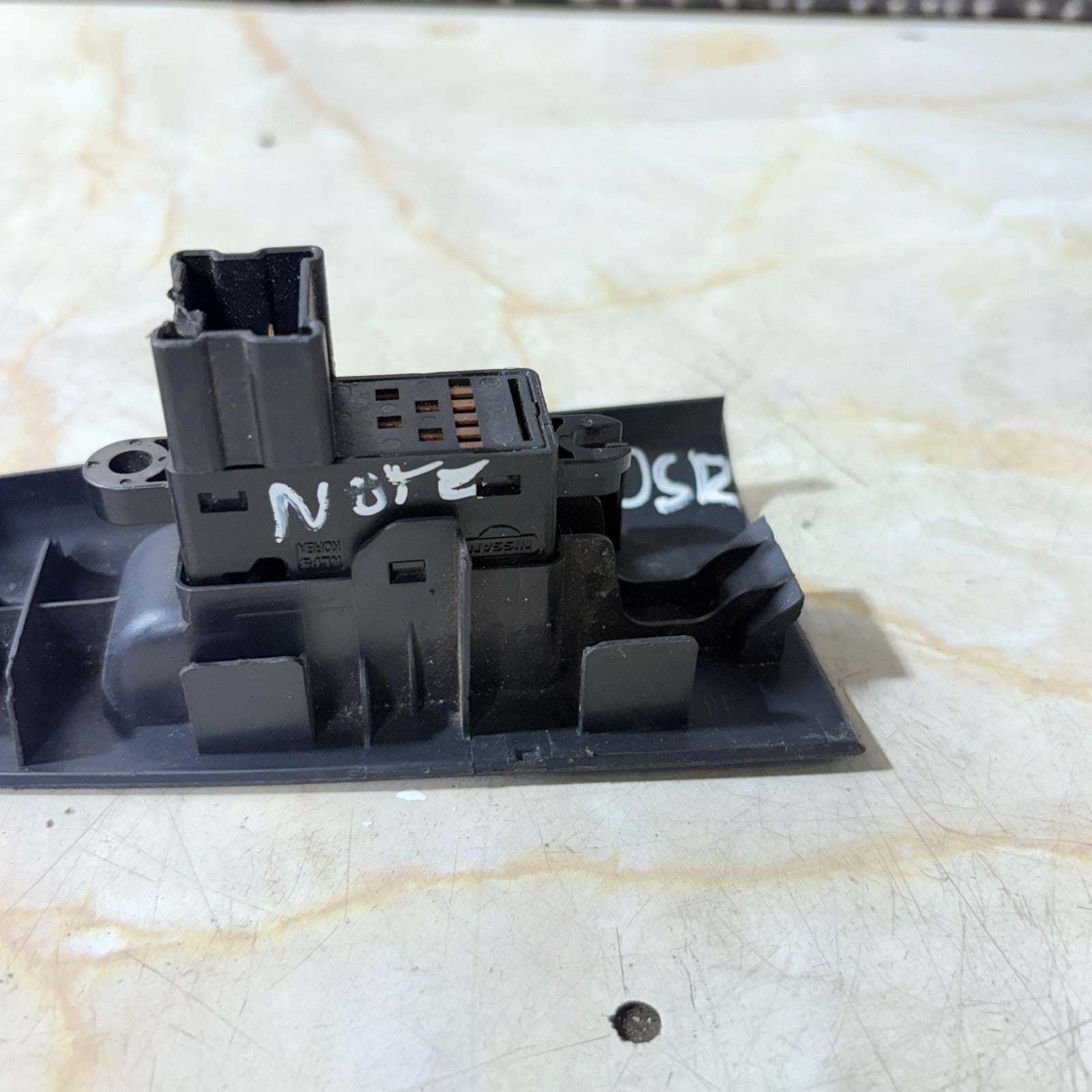 Nissan Note Mk1 E11 2006?2013 Rear Right Door Window Switch Driver Side OSR