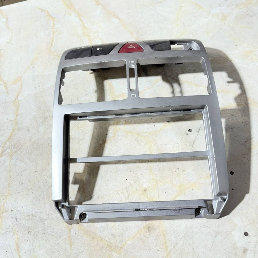 PEUGEOT 307 Break 3E Center Console Air Vent 9634505077 2.0 Diesel 66kw 22693287