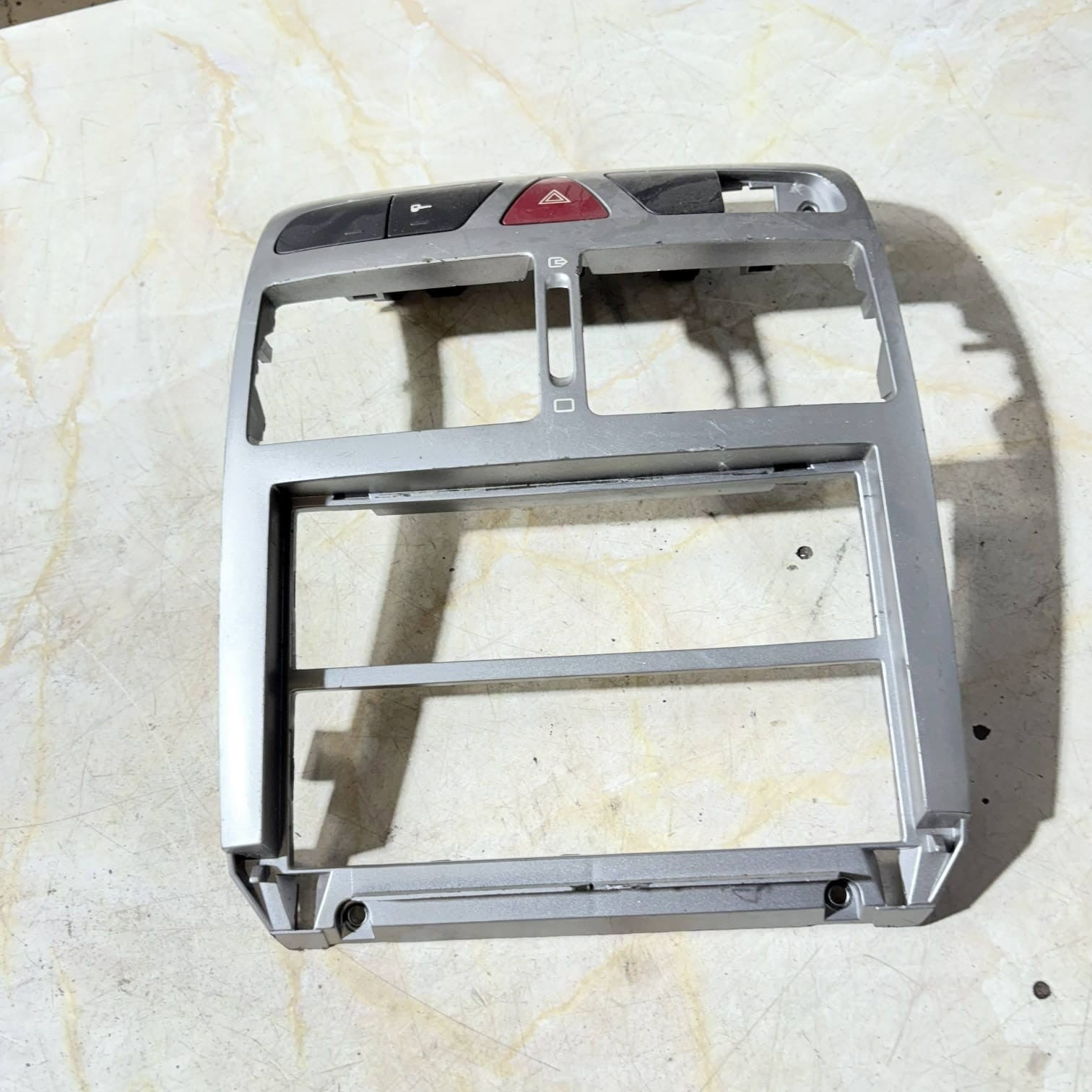 PEUGEOT 307 Break 3E Center Console Air Vent 9634505077 2.0 Diesel 66kw 22693287