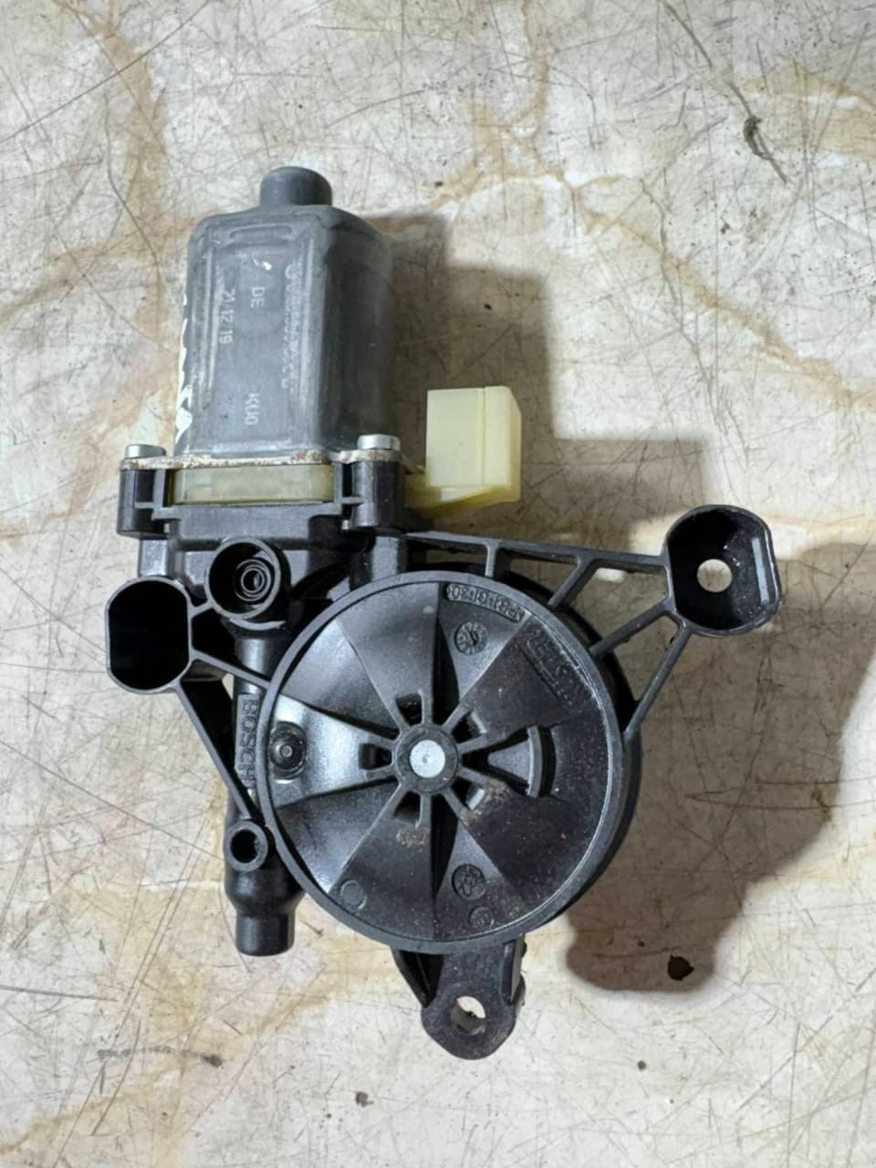 SKODA SUPERB MK3 B8 2020 WINDOW MOTOR FRONT LEFT PASSENGER SIDE 5Q0959801B