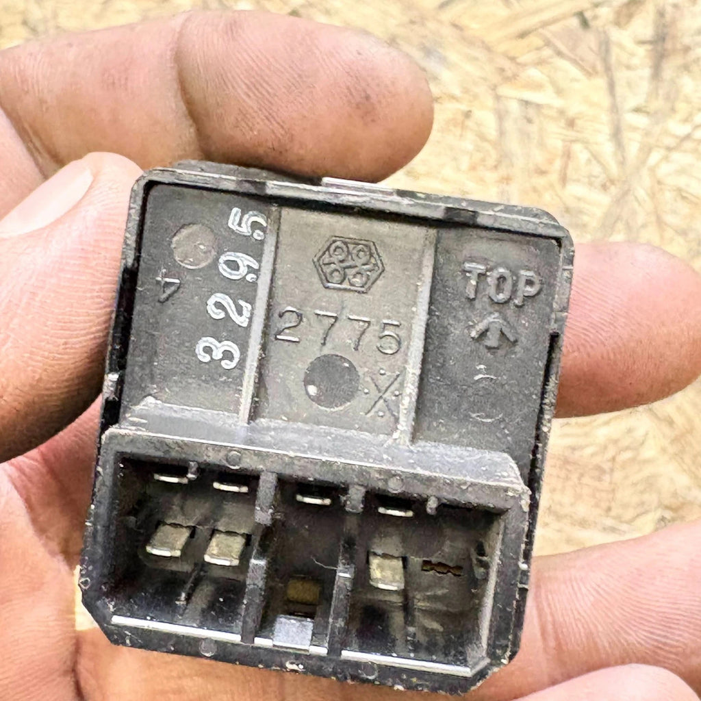 Mitsubishi Shogun Pajero 1991-1999 Electric Wing Mirror Control Switch MB561810