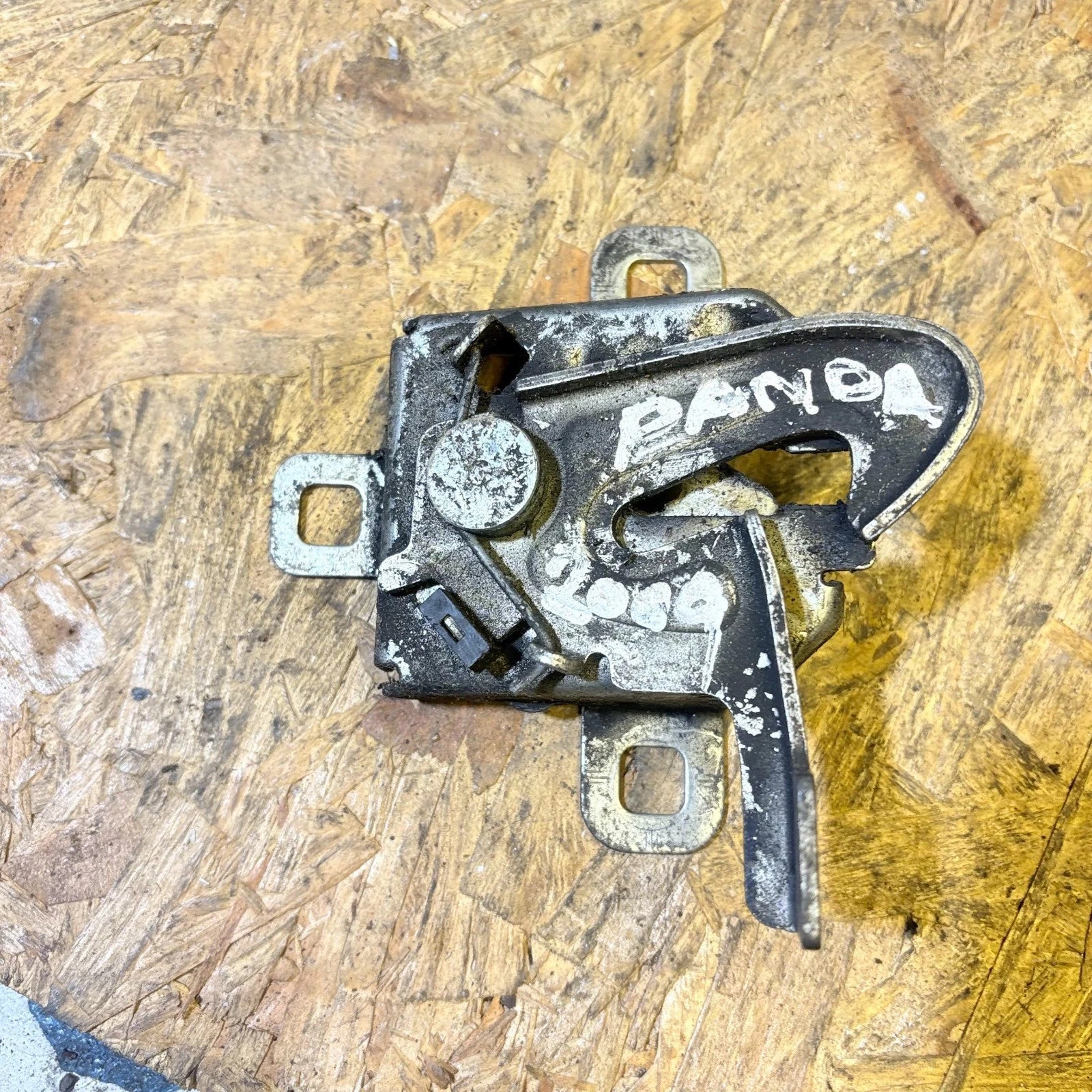 Fiat Panda 2009 Bonnet Lock Mechanism