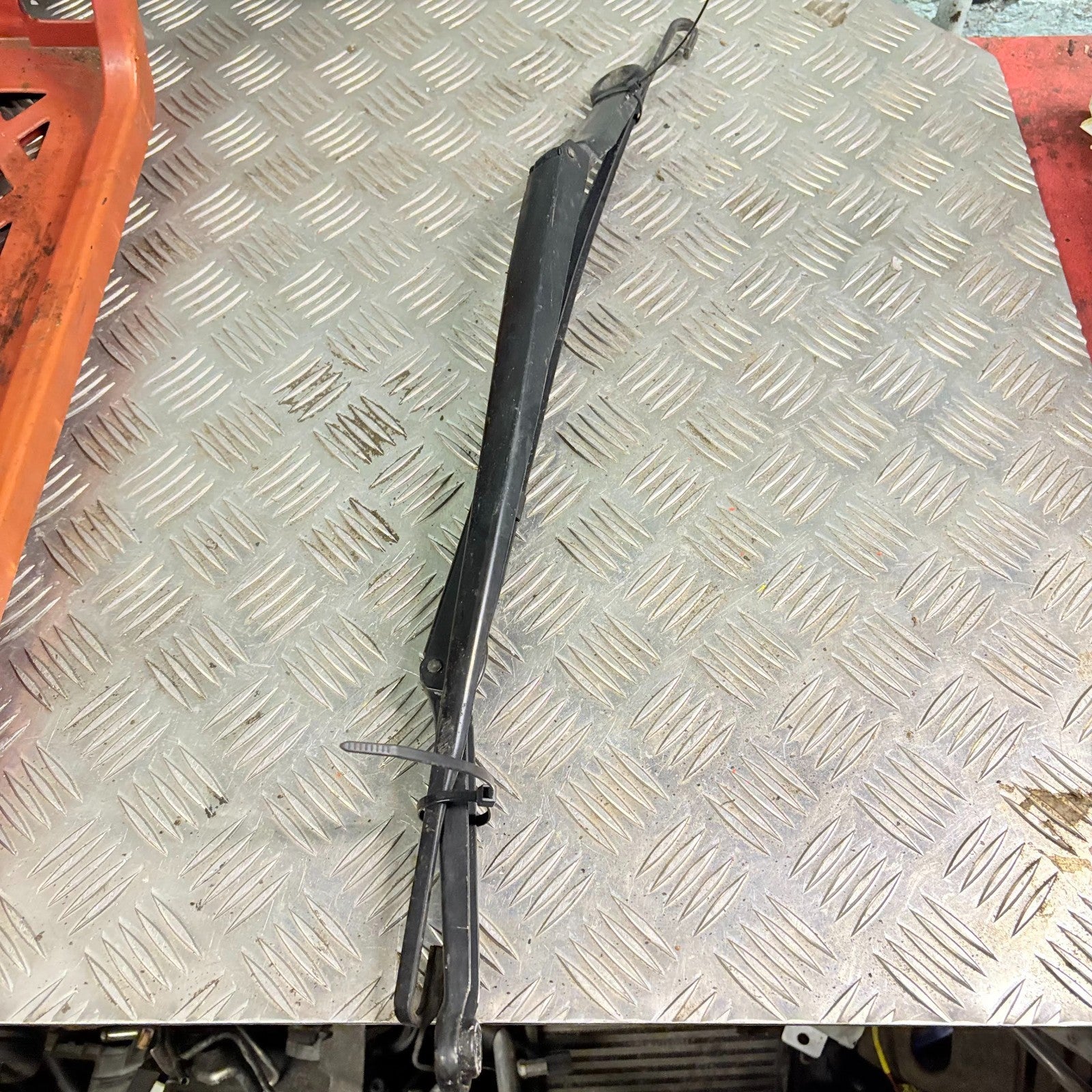 2005-2007 BMW 3 Series E46 318i Windscreen Wiper Arm Passenger Side Left