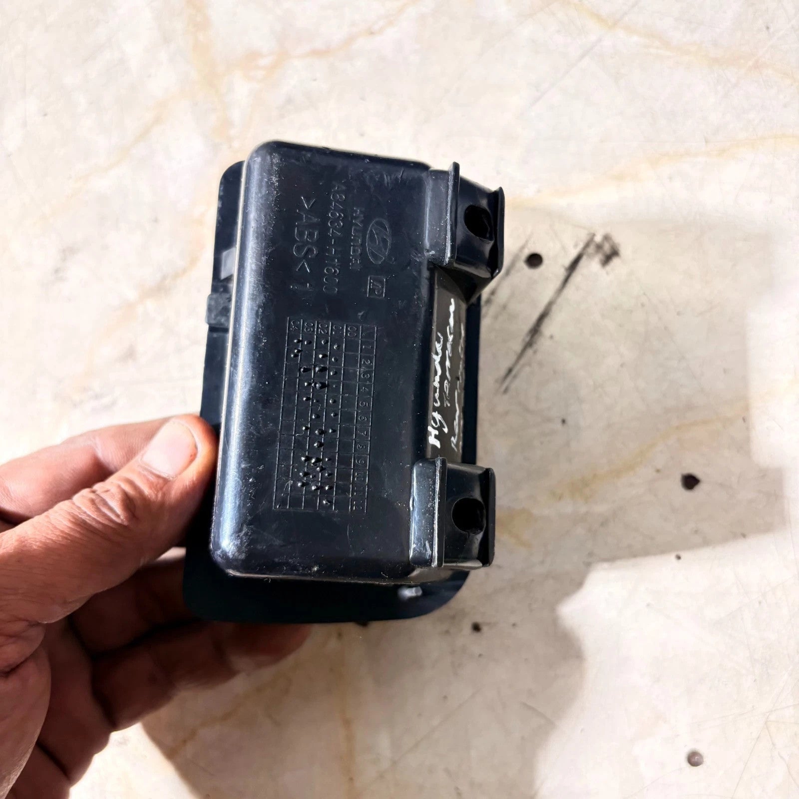 Hyundai Terracan Rear Centre ashtray A84634-H1600 (2001-2003)