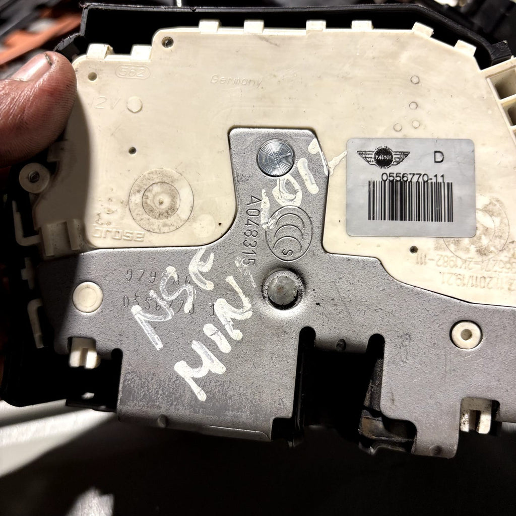 Volvo V40 Passenger Front Side Door Lock Mechanism 31274223 2012 A048315