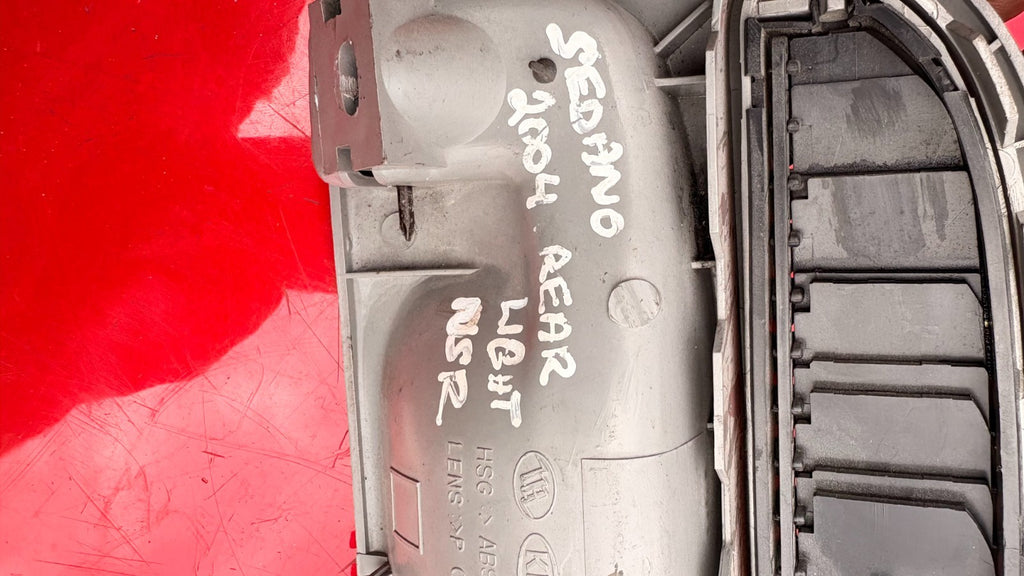 Kia Sedona 2004 Rear Left Side Handle w/Air Vents & Light OK552 51 310