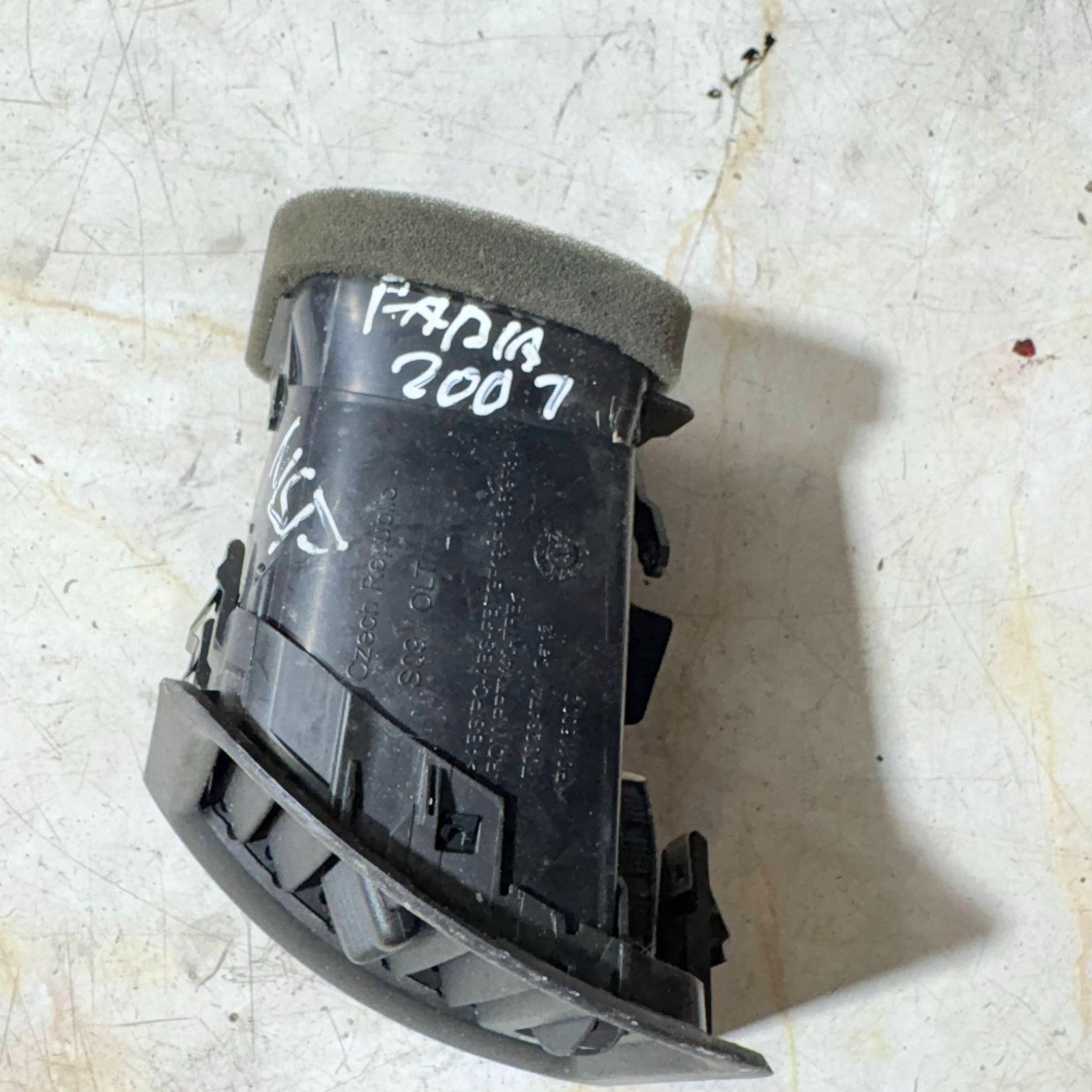 FIAT PANDA 2007 NSF Front Passenger Left Side DASHBOARD AIR VENT 5J0 819 701