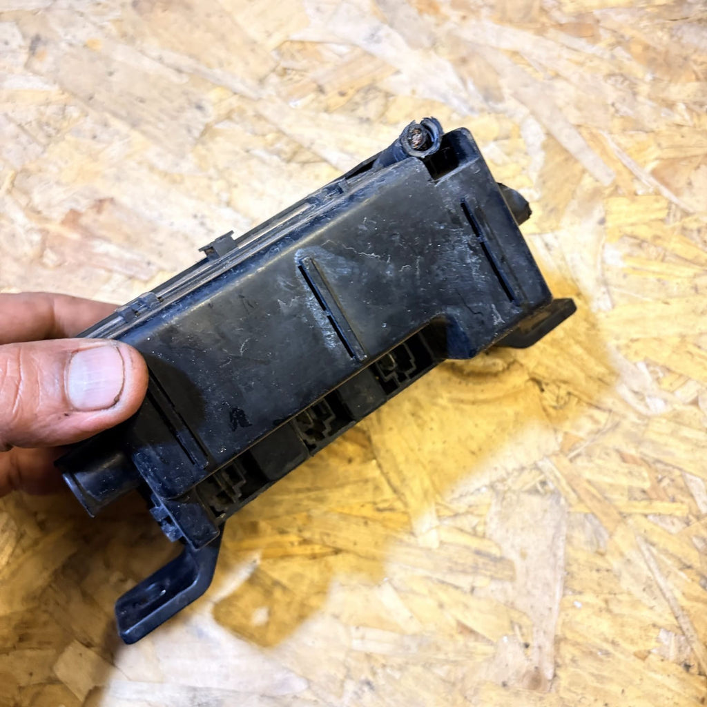 0K53A67BX1 Kia Sorento Carnival MK1 Engine Bay Main Fuse Relay Box Module OEM