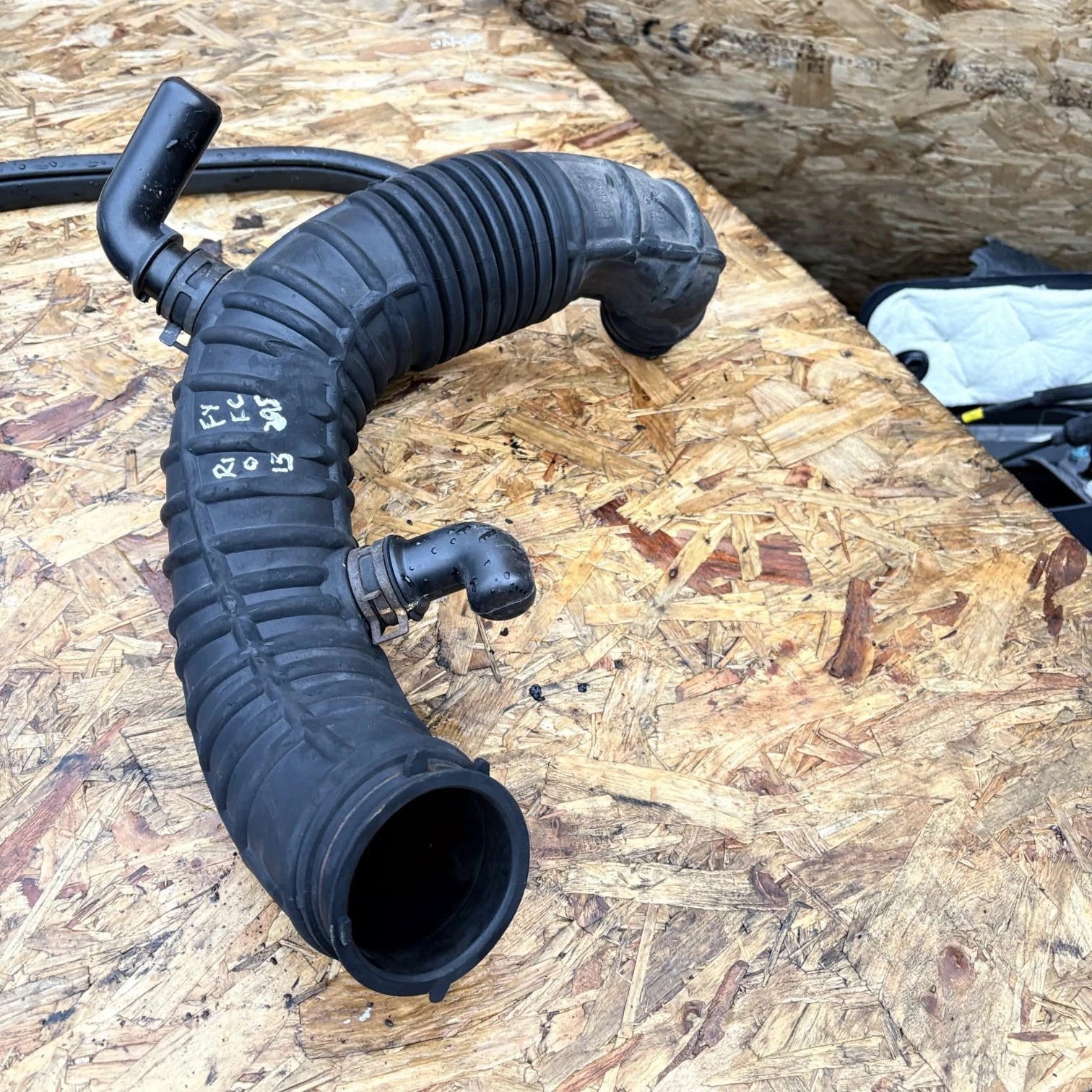 Kia Rio Mk3 UB 1.1 CRDi Diesel Air Filter Intake Hose Pipe 28140-1W100 2011-2014