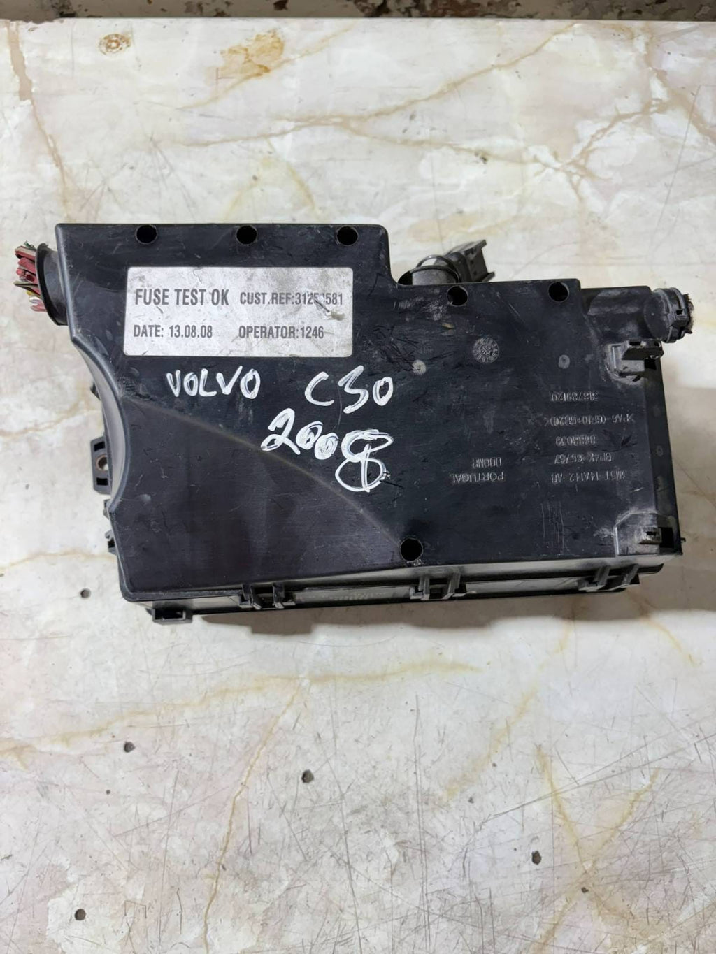 VOLVO C30 MK1 06-12 FUSE BOX 8688040