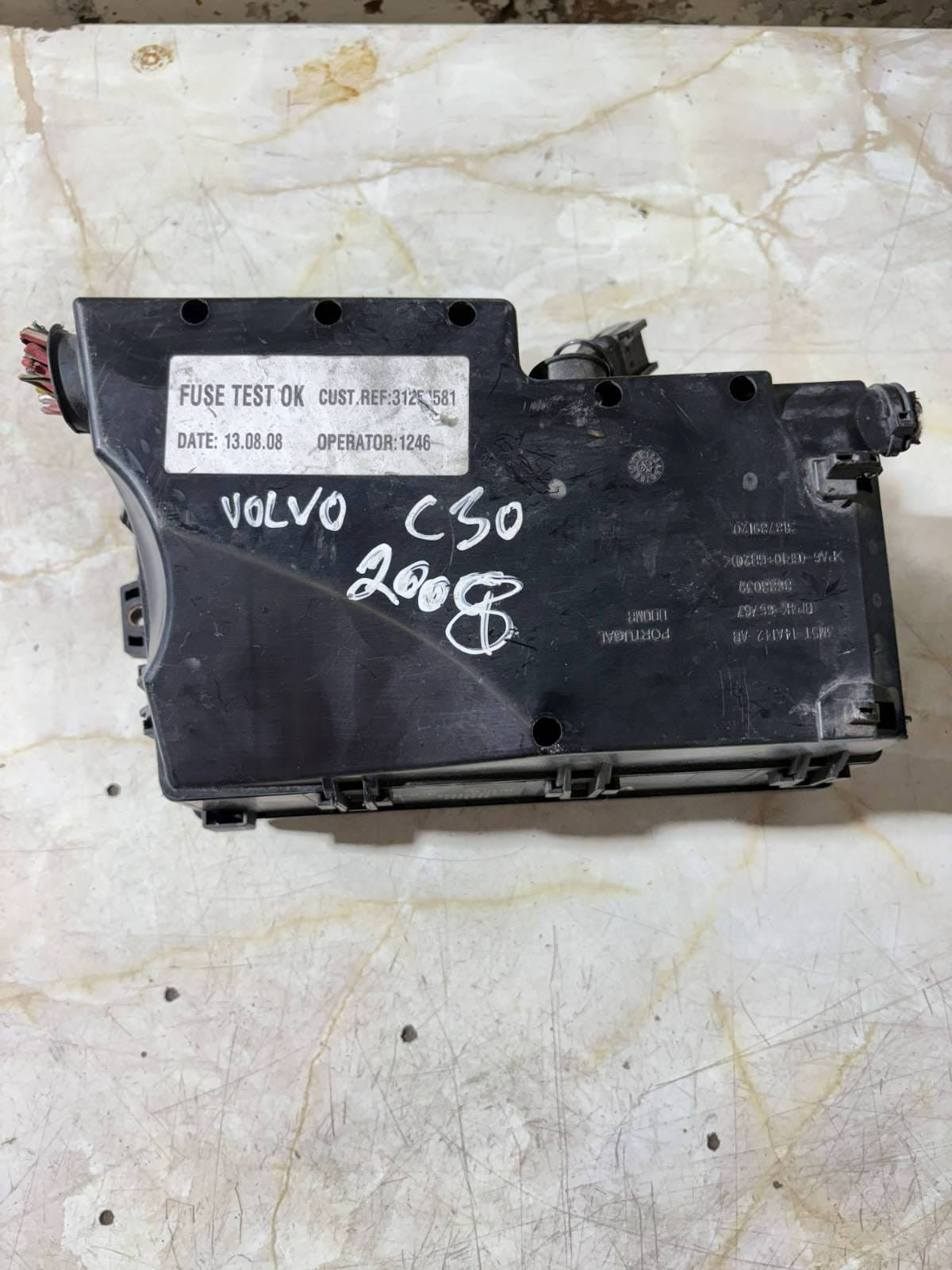 VOLVO C30 MK1 06-12 FUSE BOX 8688040