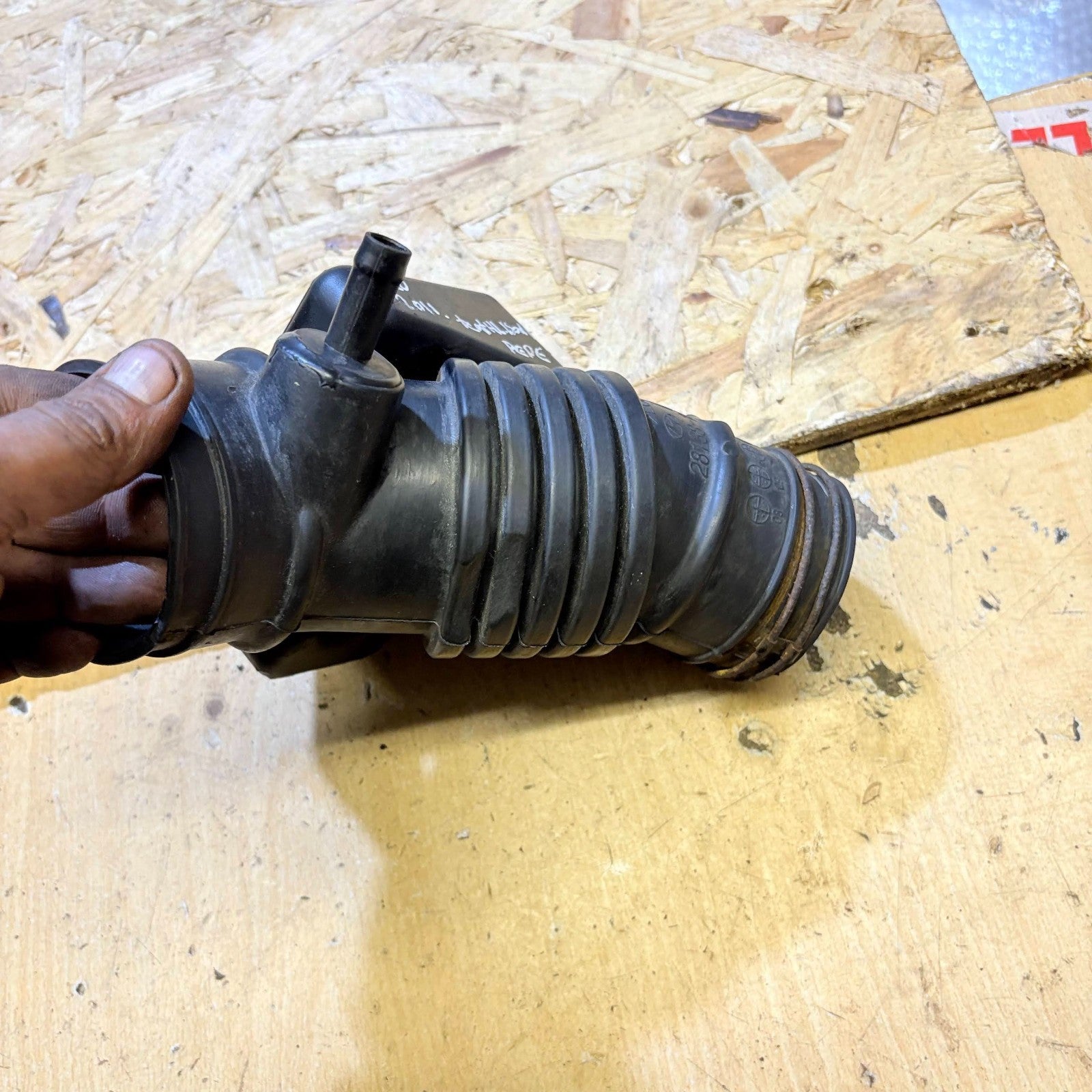 Hyundai i20 2011 Intake Pants (Air Pipe)(Air Pipe) 281381j1001