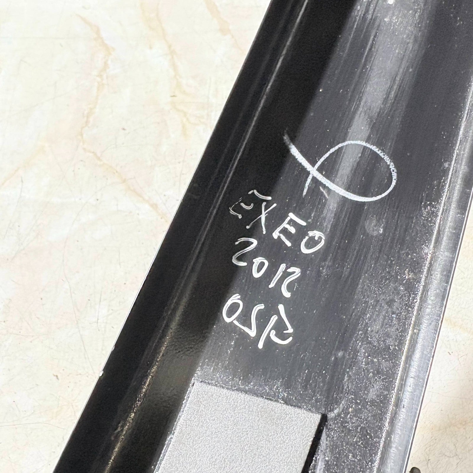2012 SEAT EXEO DRIVERS SIDE FRONT EXTERIOR DOOR PILLAR TRIM 8E0853290D