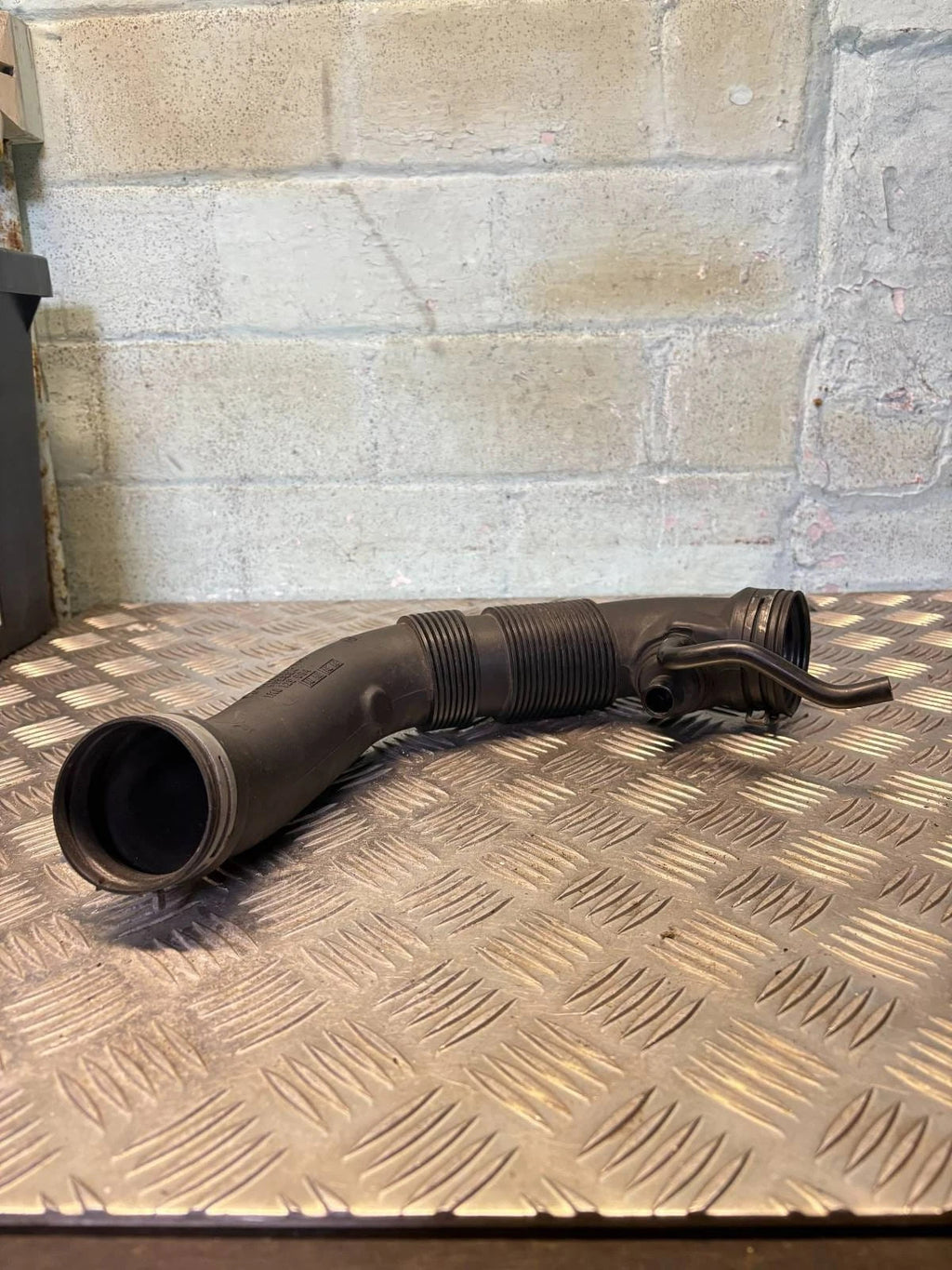 1K0129684AE Air Intake Hose VW Golf V 04-09 Golf VI 08-12 Audi A3 07-13