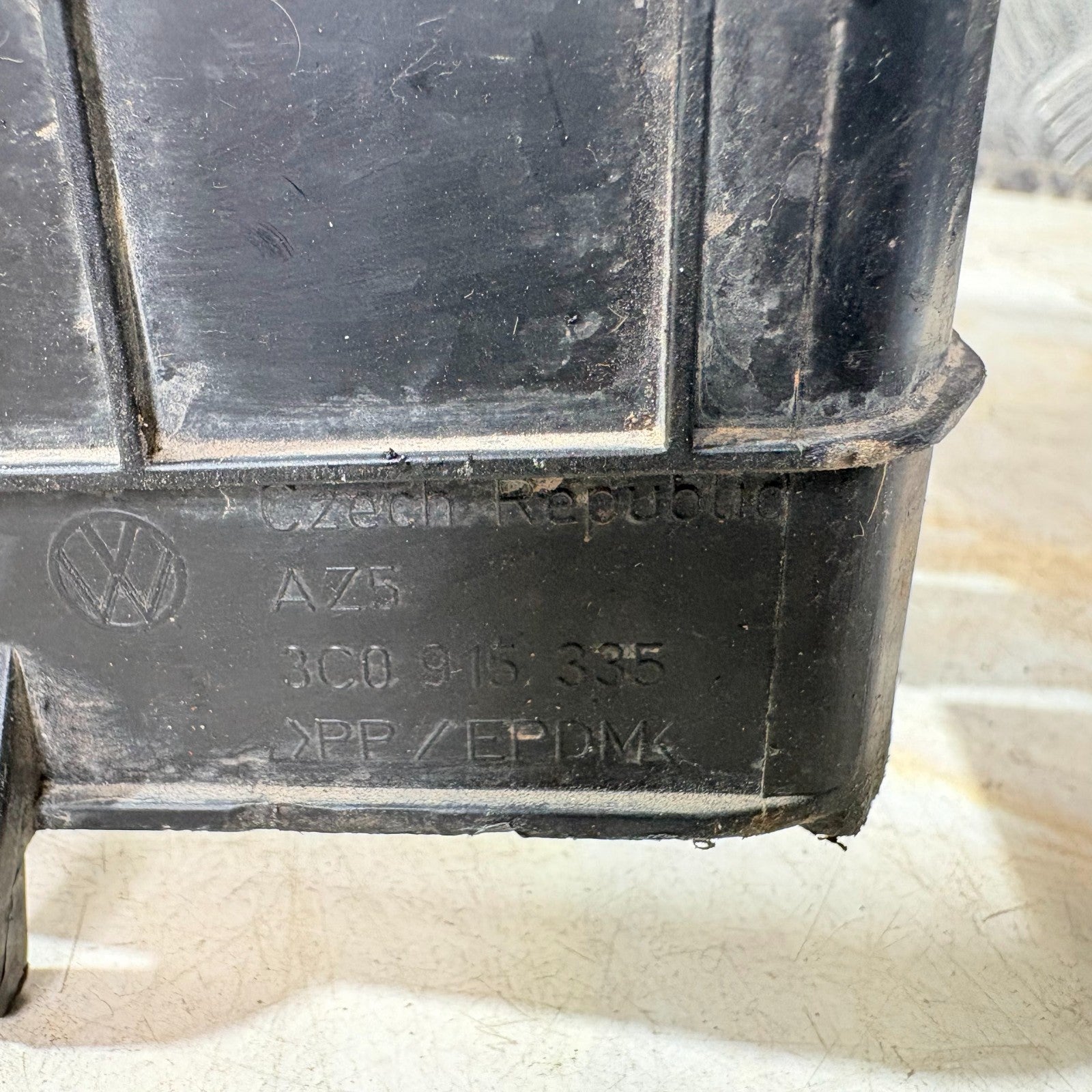 VW Passat B6 B7 3C 2006-2015 Battery Tray Half Cover Trim 3C0915336A 1K0915336B