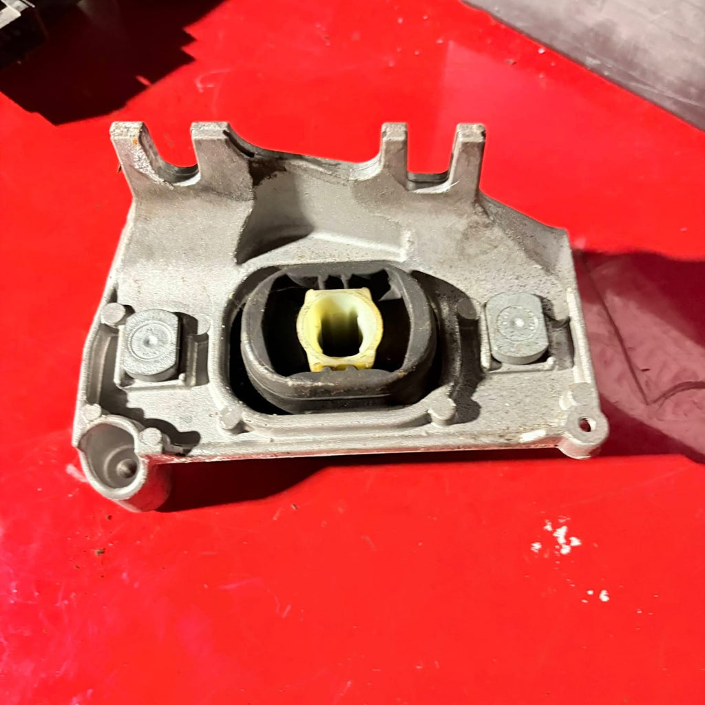 RENAULT CLIO MK4 ENGINE MOUNT 112228880R 0.9 TCE H4B 400 2018