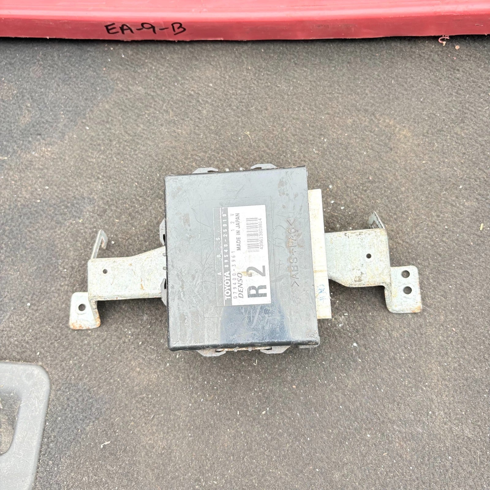 2005 TOYOTA DYNA 300 ABS Control Unit 89540-25010
