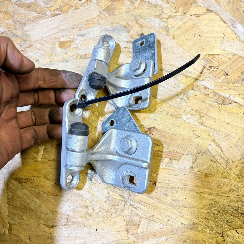 Mercedes C Class W203 S203 Rear Right Upper Door Hinge A2037300637 2000-2007