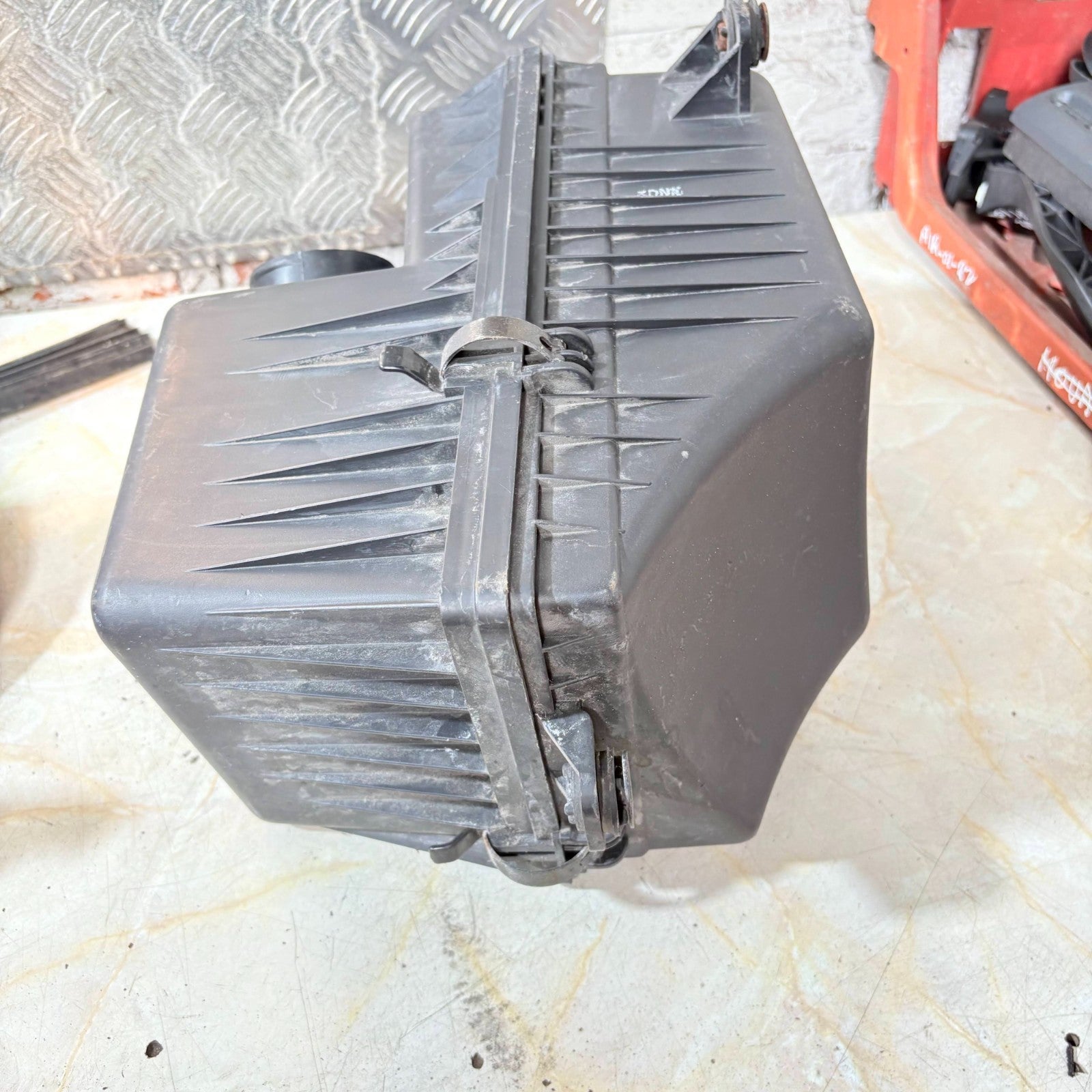 Kia Carens 2004 Air Filter Box OK2KB13320