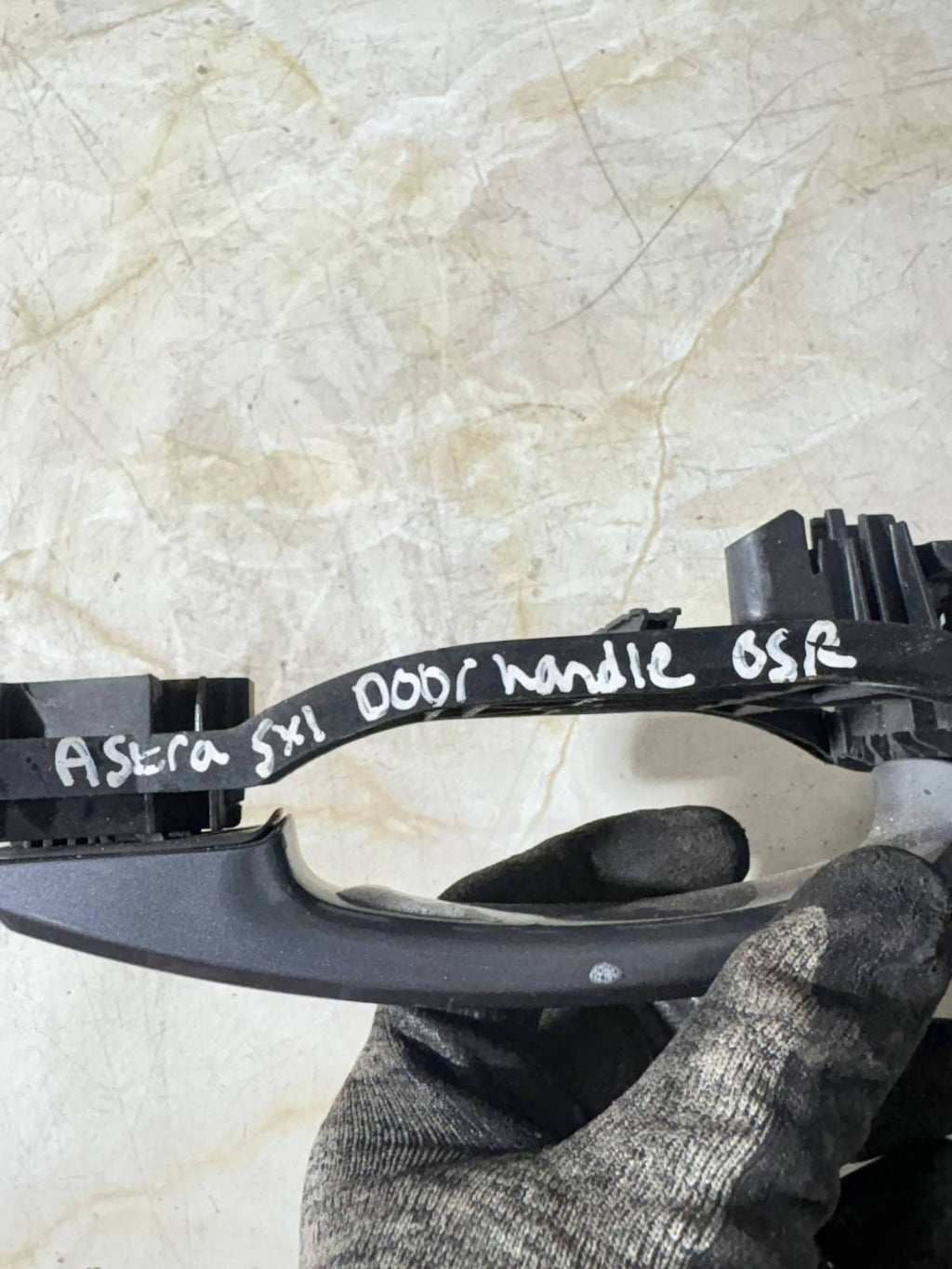 VAUXHALL CORSA D 2016 O/S REAR DRIVER EXTERIOR DOOR HANDLE BRACKET 24463750