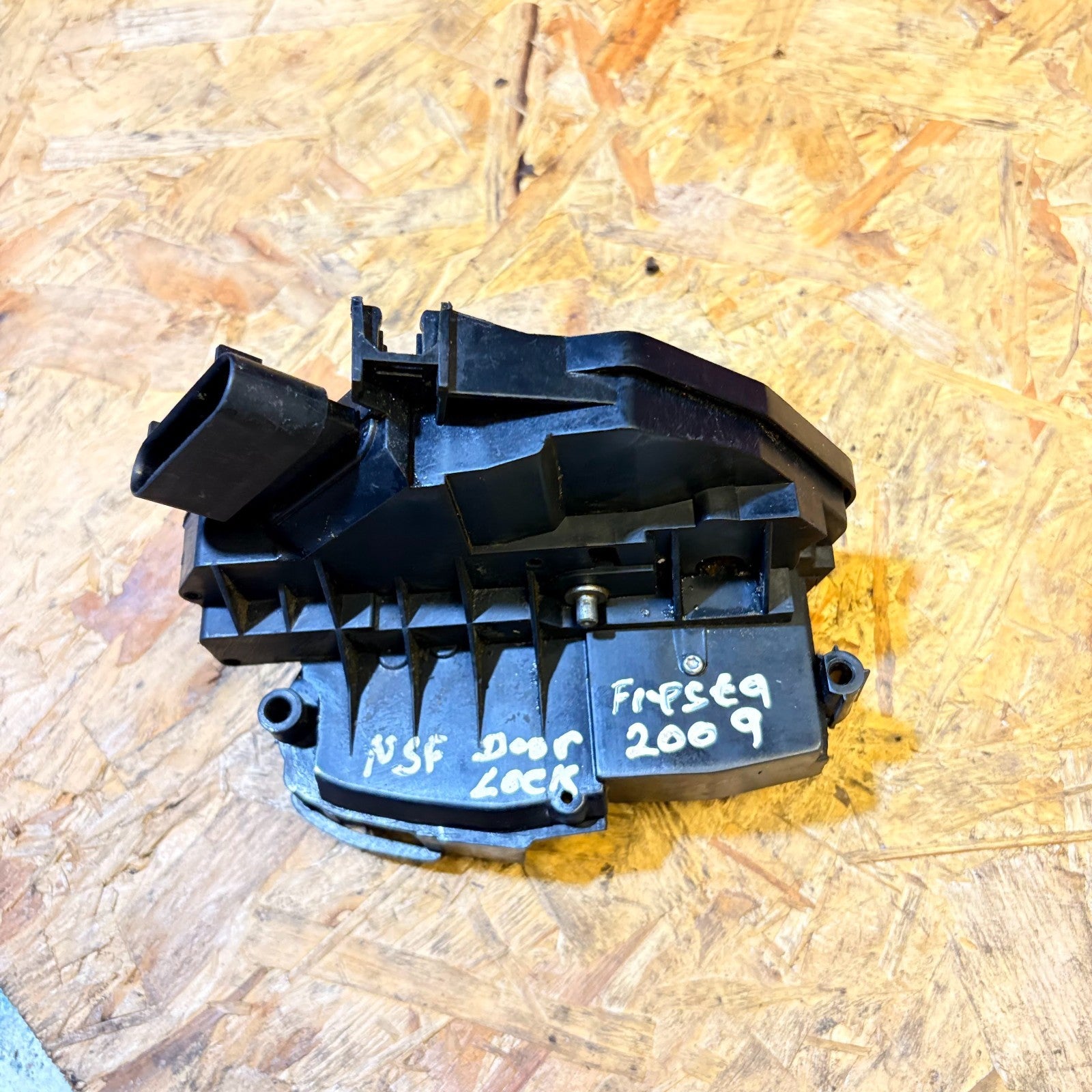 FORD FIESTA MK7 DOOR LOCK 5DR NSF PASSENGER FRONT LEFT 8A6A-A21813-DD 08-12