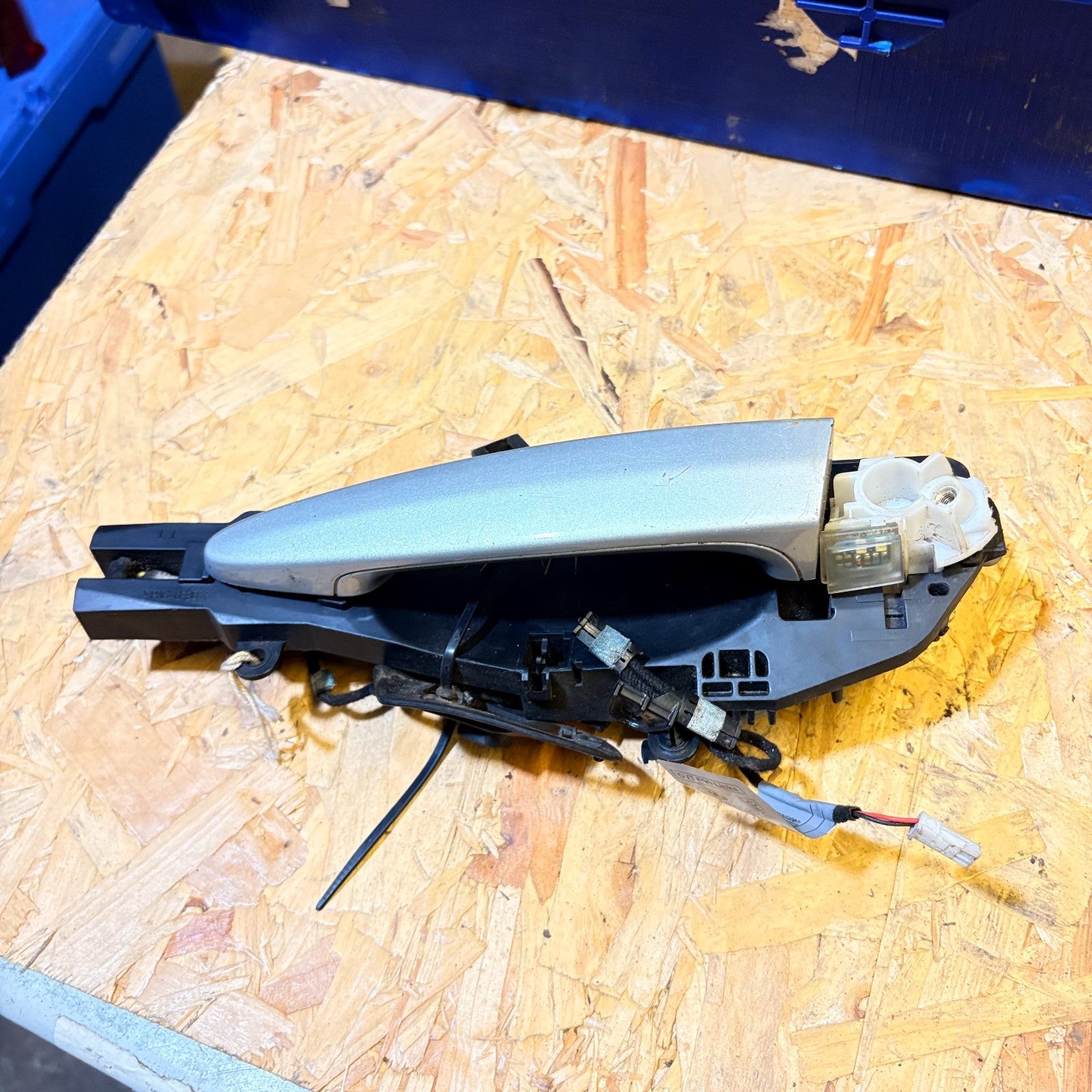 BMW 320D SE SALOON 04-11 DOOR HANDLE EXT (REAR DRIVER SIDE) 540617-10