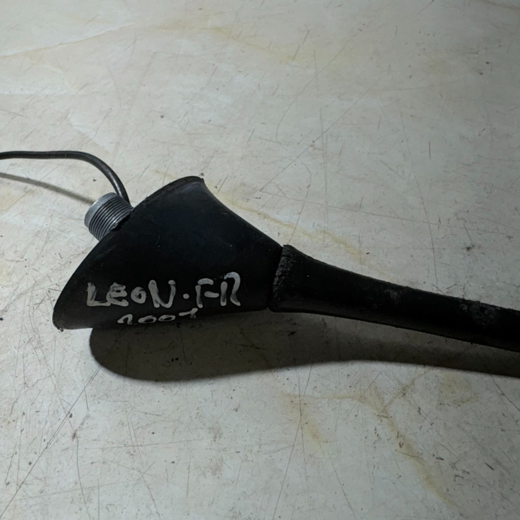 Leon Fr 2007 Roof Aerial Bee Sting Mini Mast Antenna