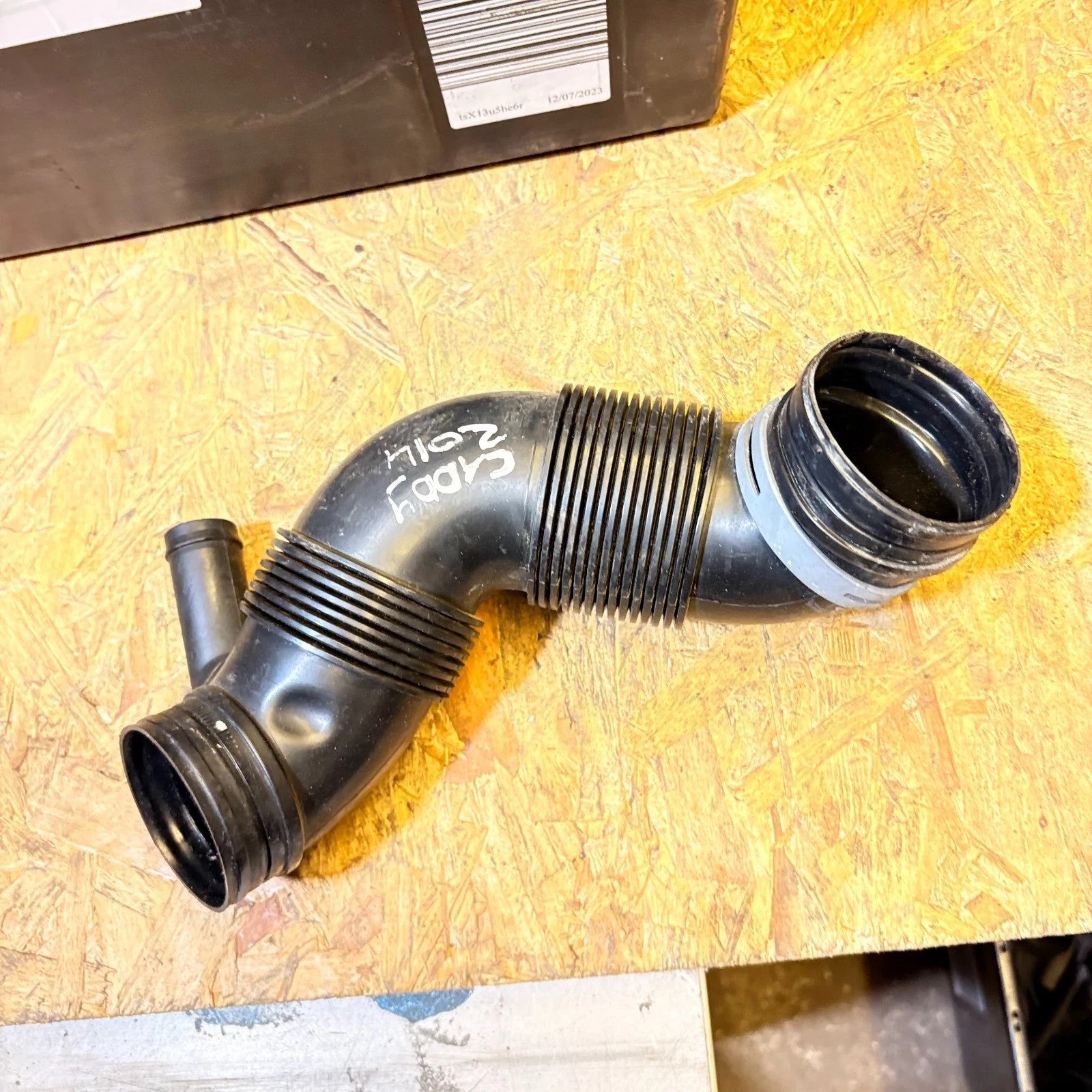 2014 Volkswagen Caddy Air Intake Hose Pipe VCD446196 1.6 2.0 TDI