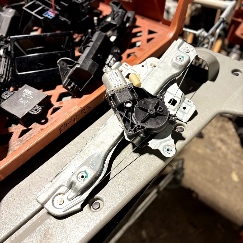 Chevrolet Aveo T300 2011-2015 Rear Right Window Regulator Motor Bosch 98810J3010