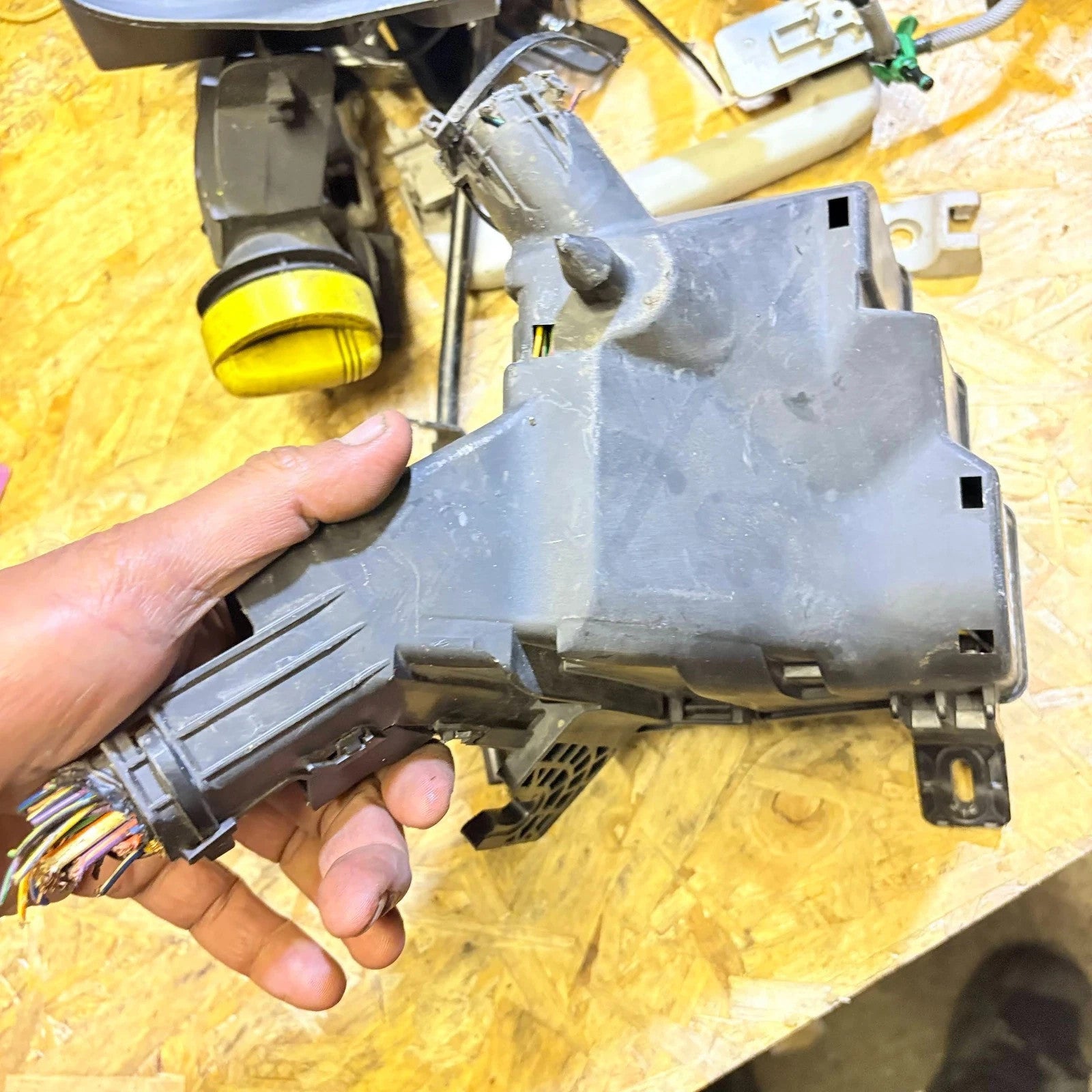 FORD FIESTA 2011 FUSE BOX