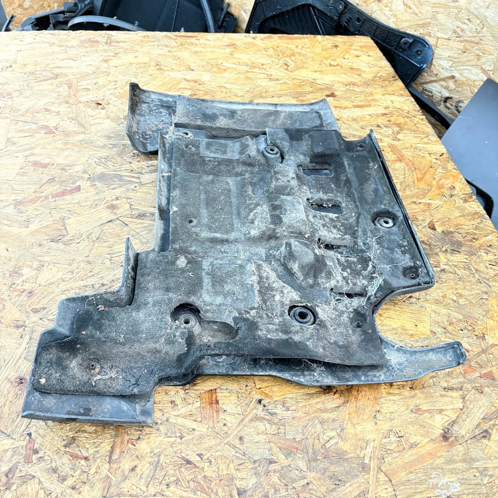 Toyota Avensis Engine Top Cover 20032009