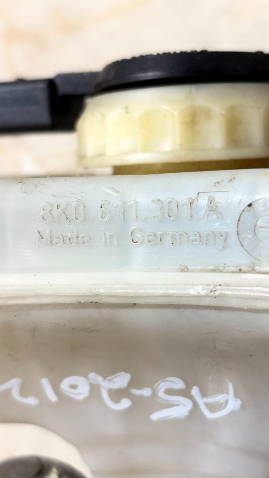 AUDI A5 2012 BRAKE MASTER CYLINDER & BOTTLE 8K0611021A
